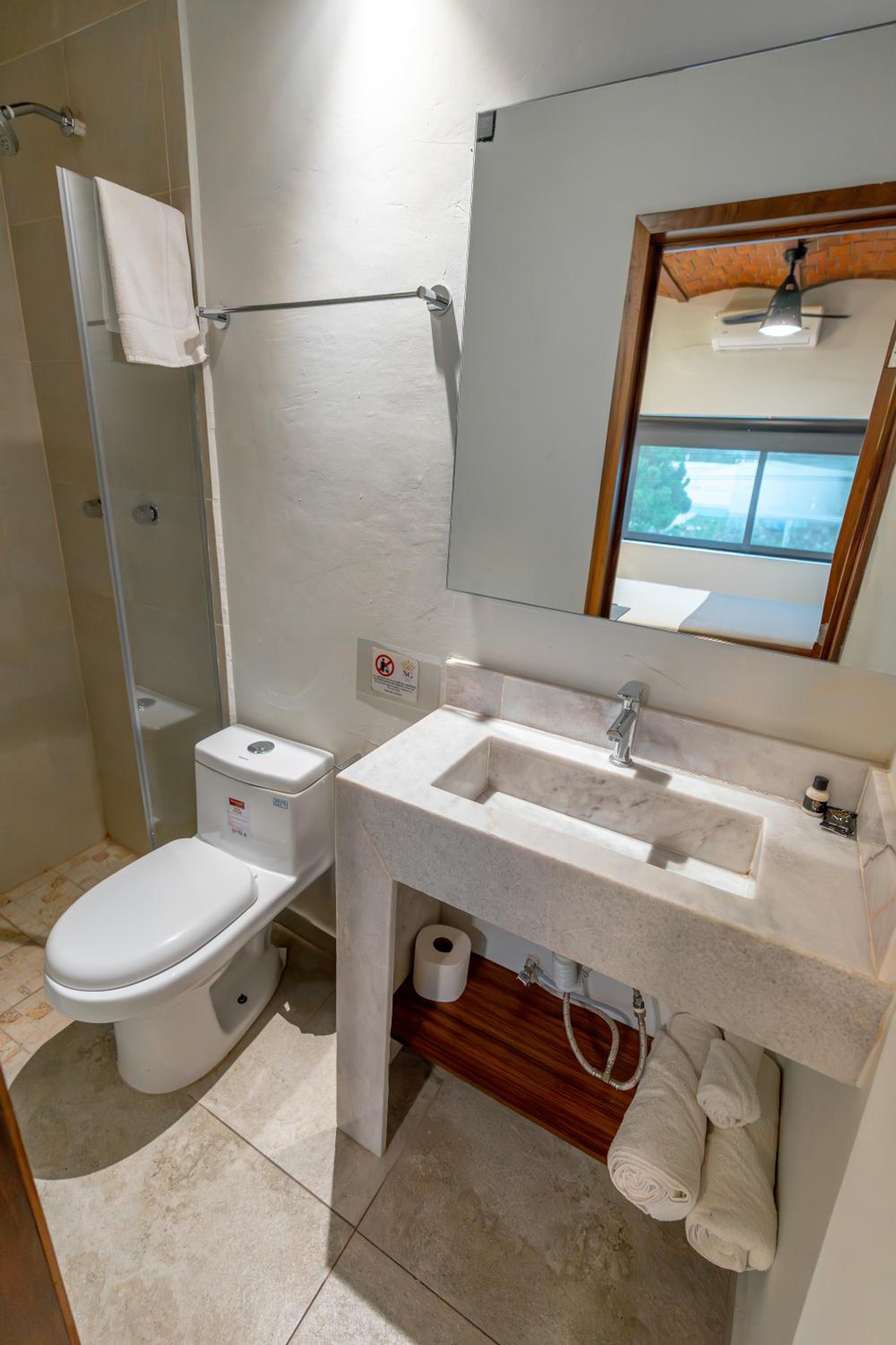 Double Room - Photo 5