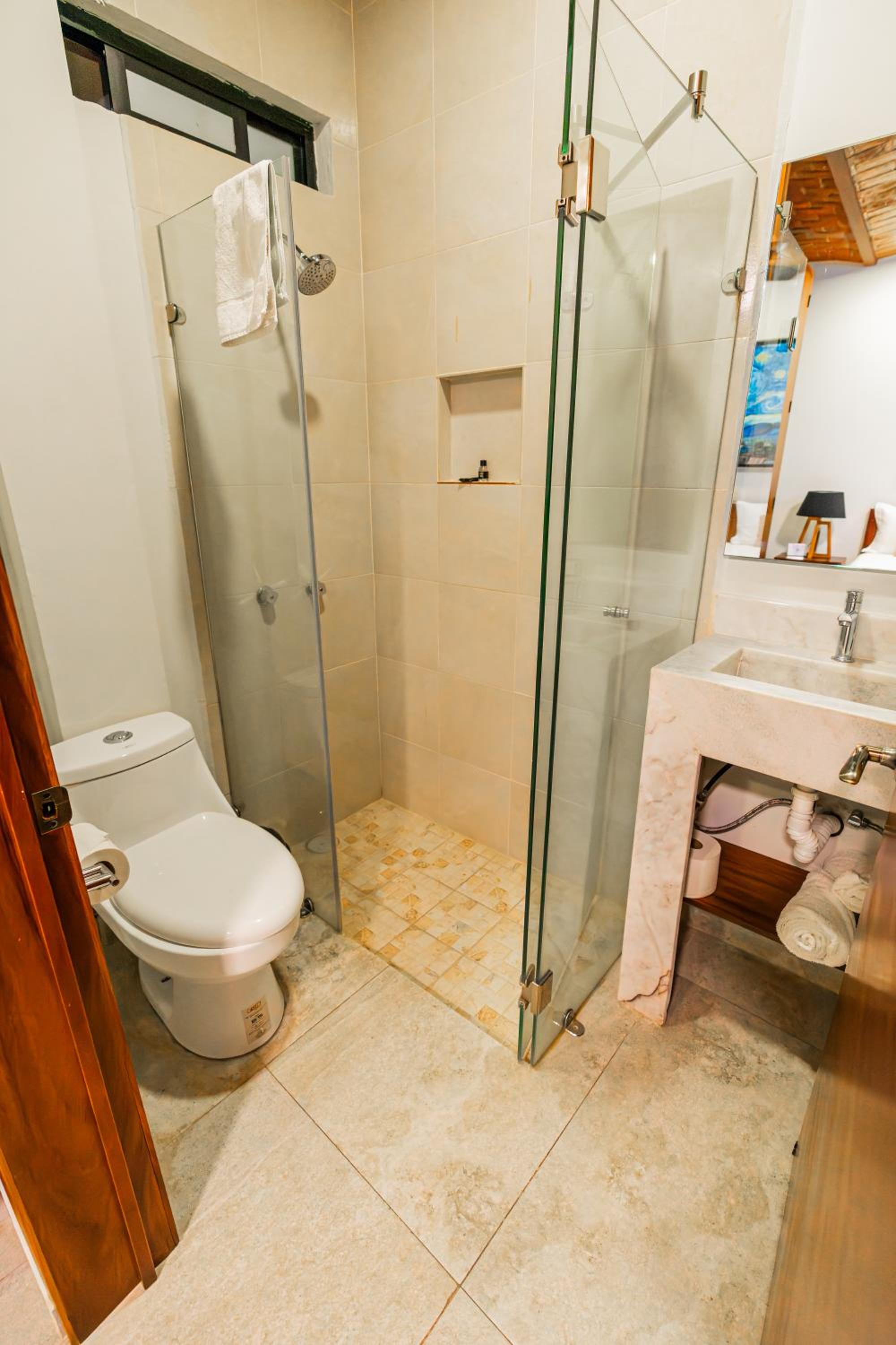 Deluxe Room (2 Adults + 1 Child) - Photo 2