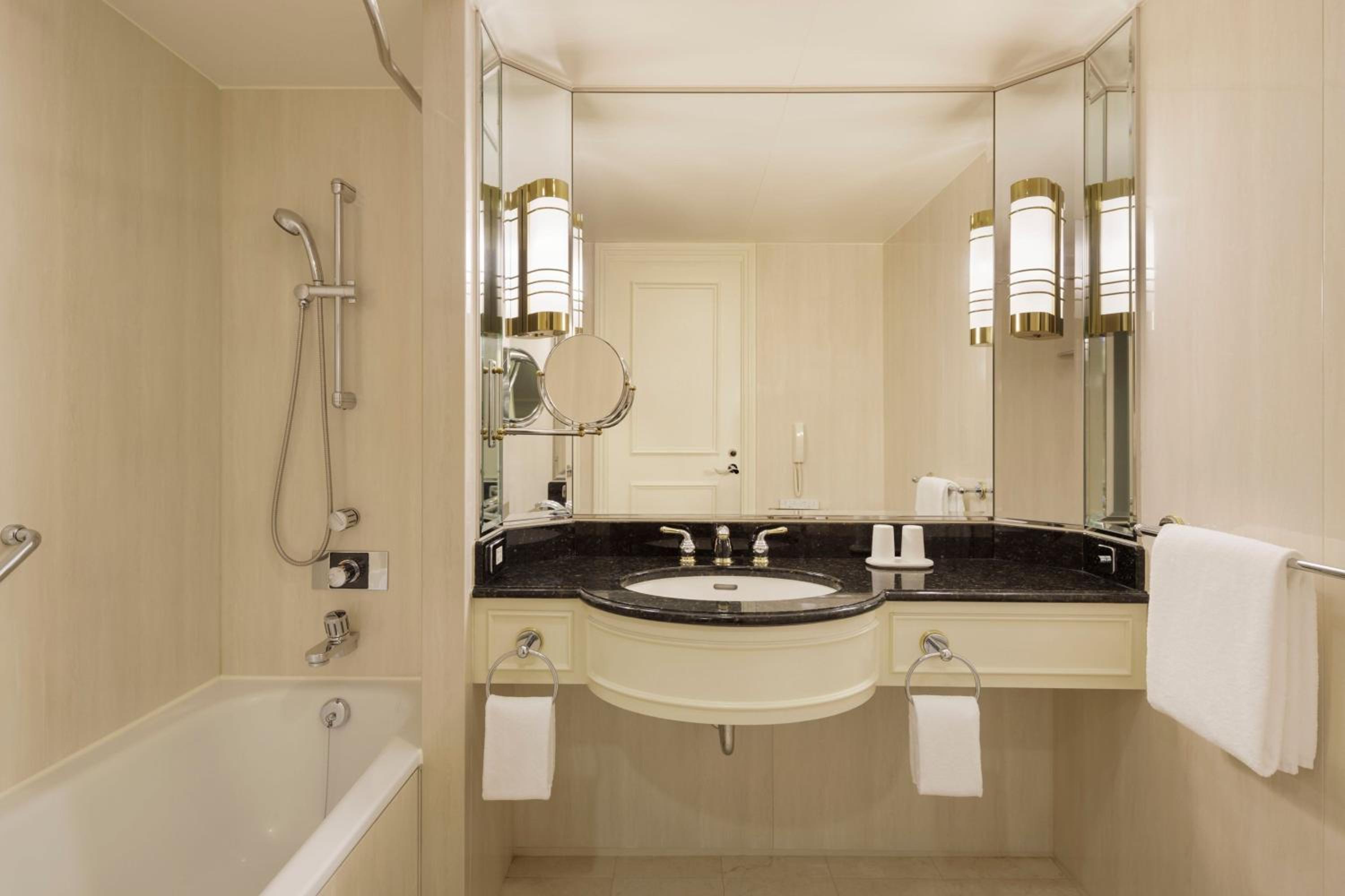 Standard Twin Room with City View photo 2
