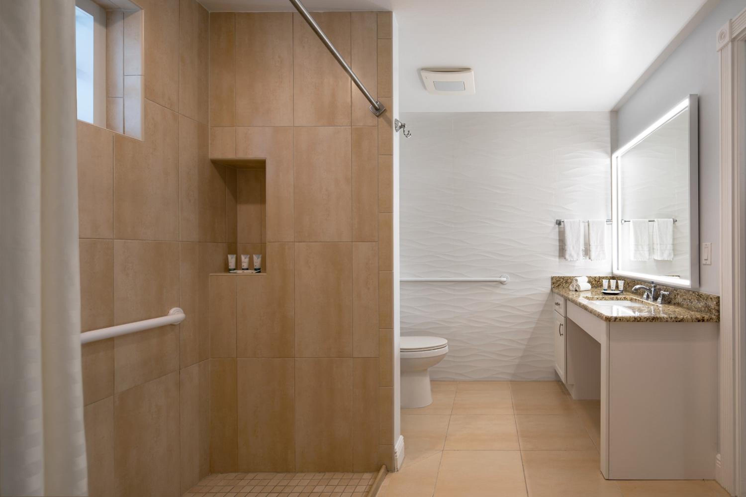 Two-Bedroom Suite - Photo 6