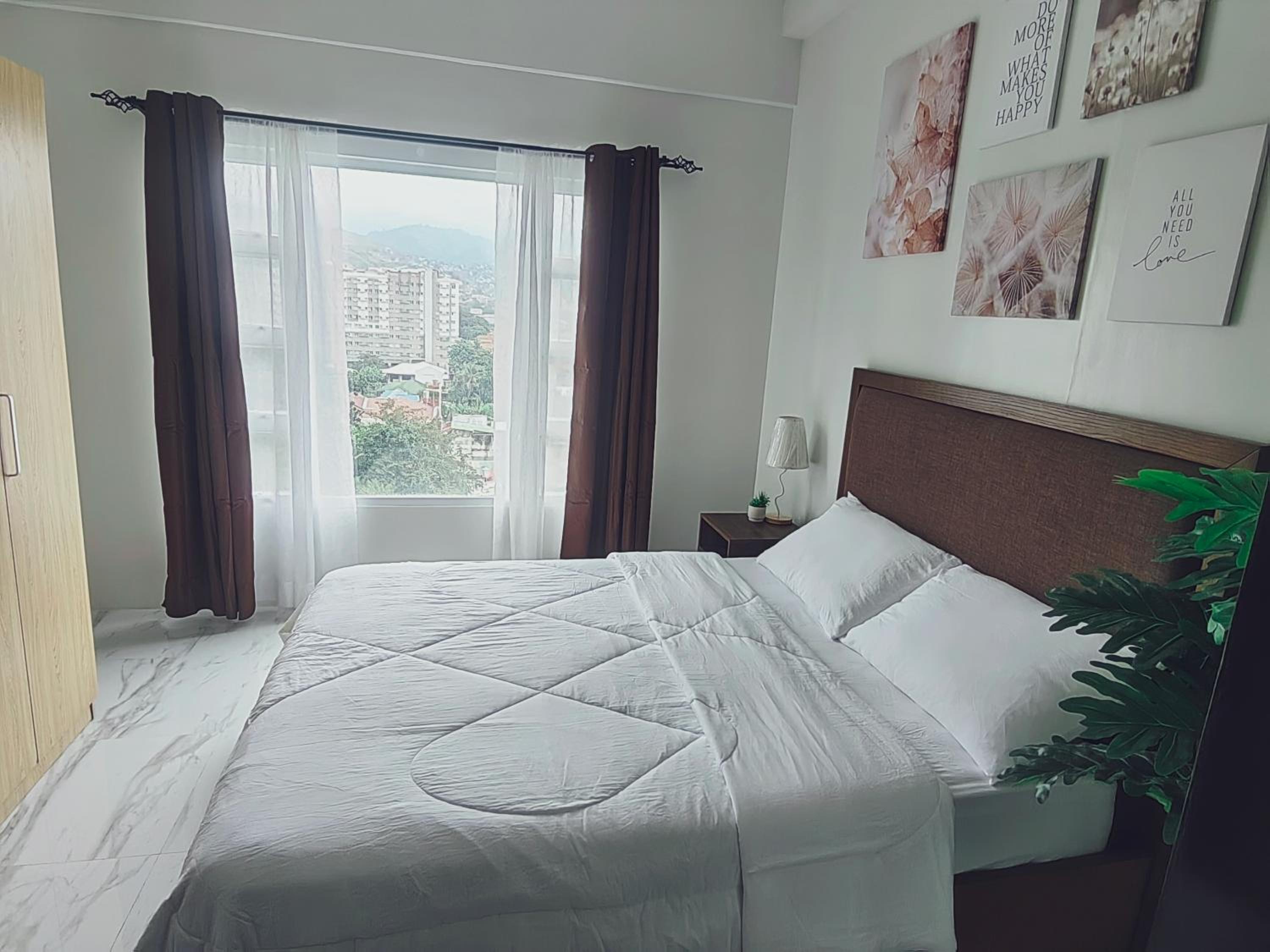 One-Bedroom Apartment with View
