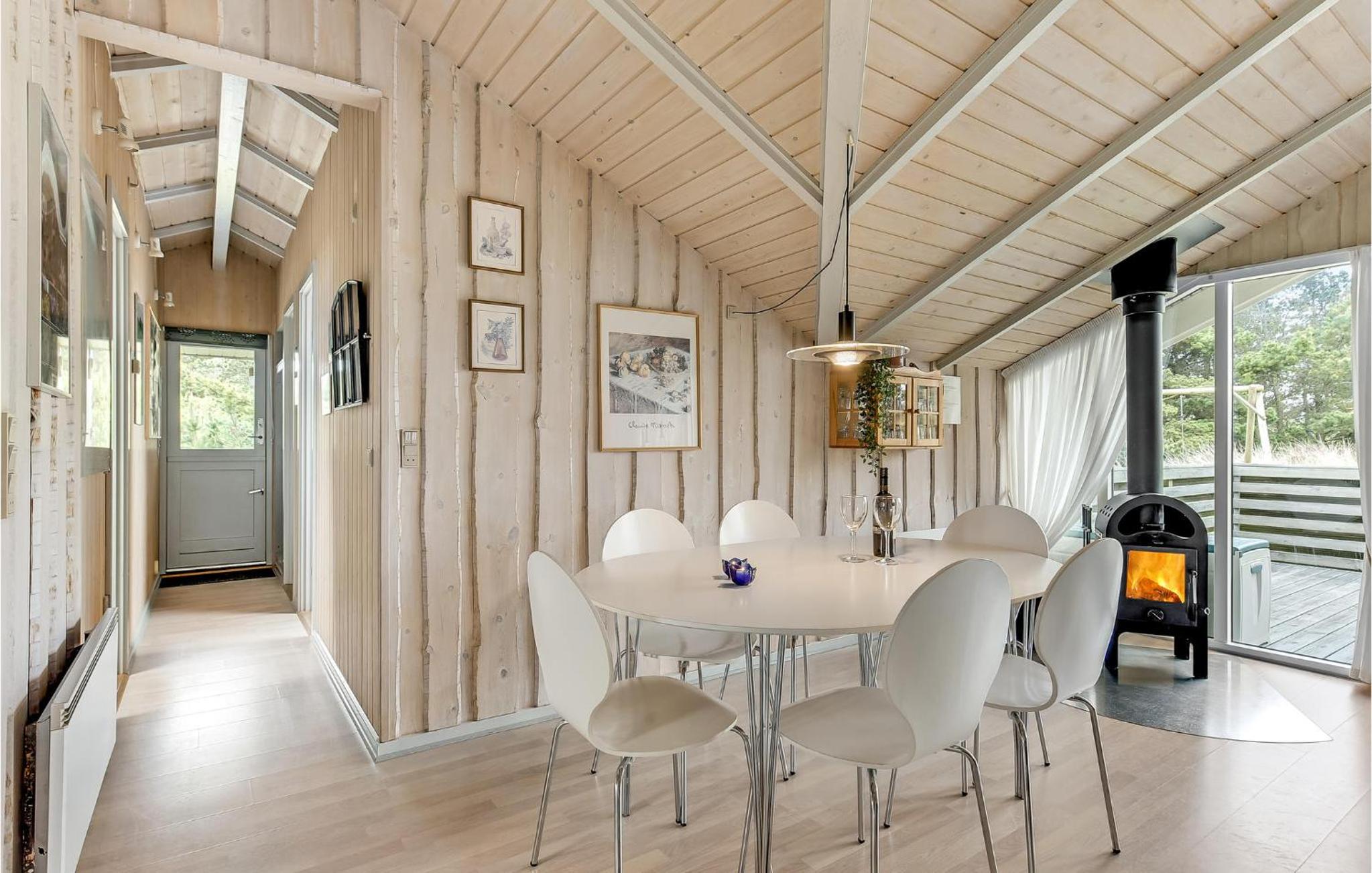 Three-Bedroom Vacation Home  photo 3