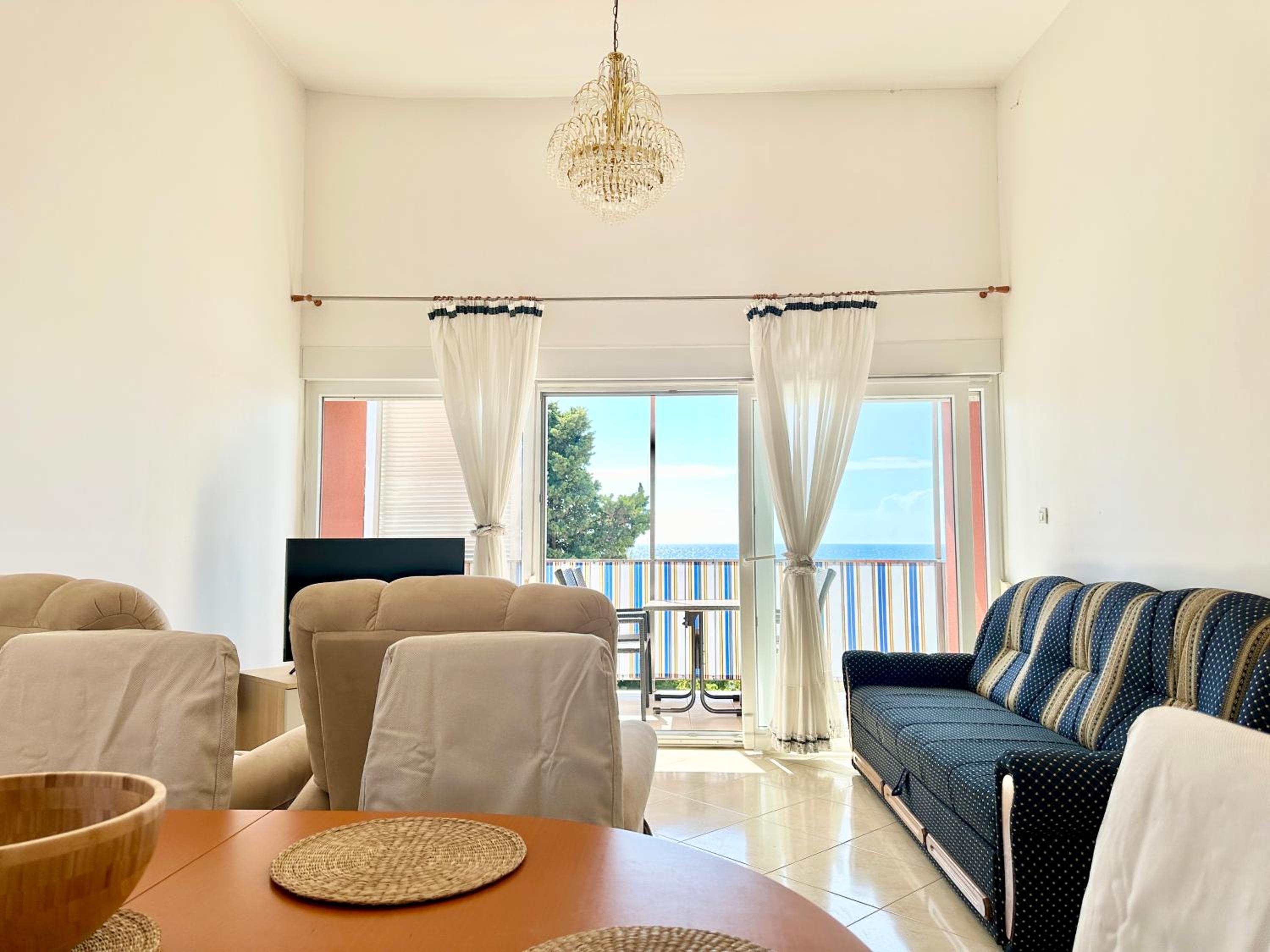Three-Bedroom Apartment with Sea View photo 1
