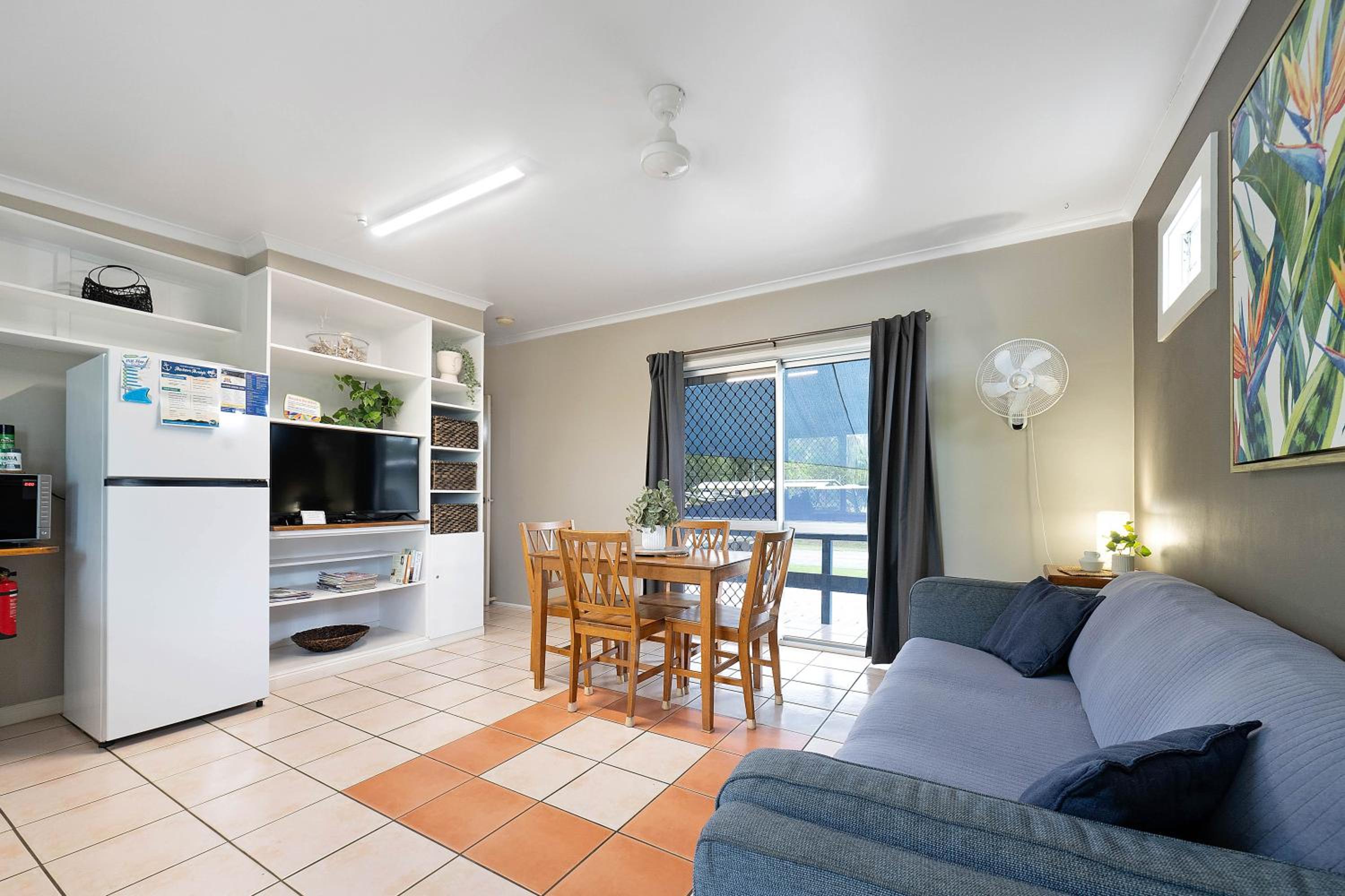 One-Bedroom Apartment with Balcony and Bathroom photo 3