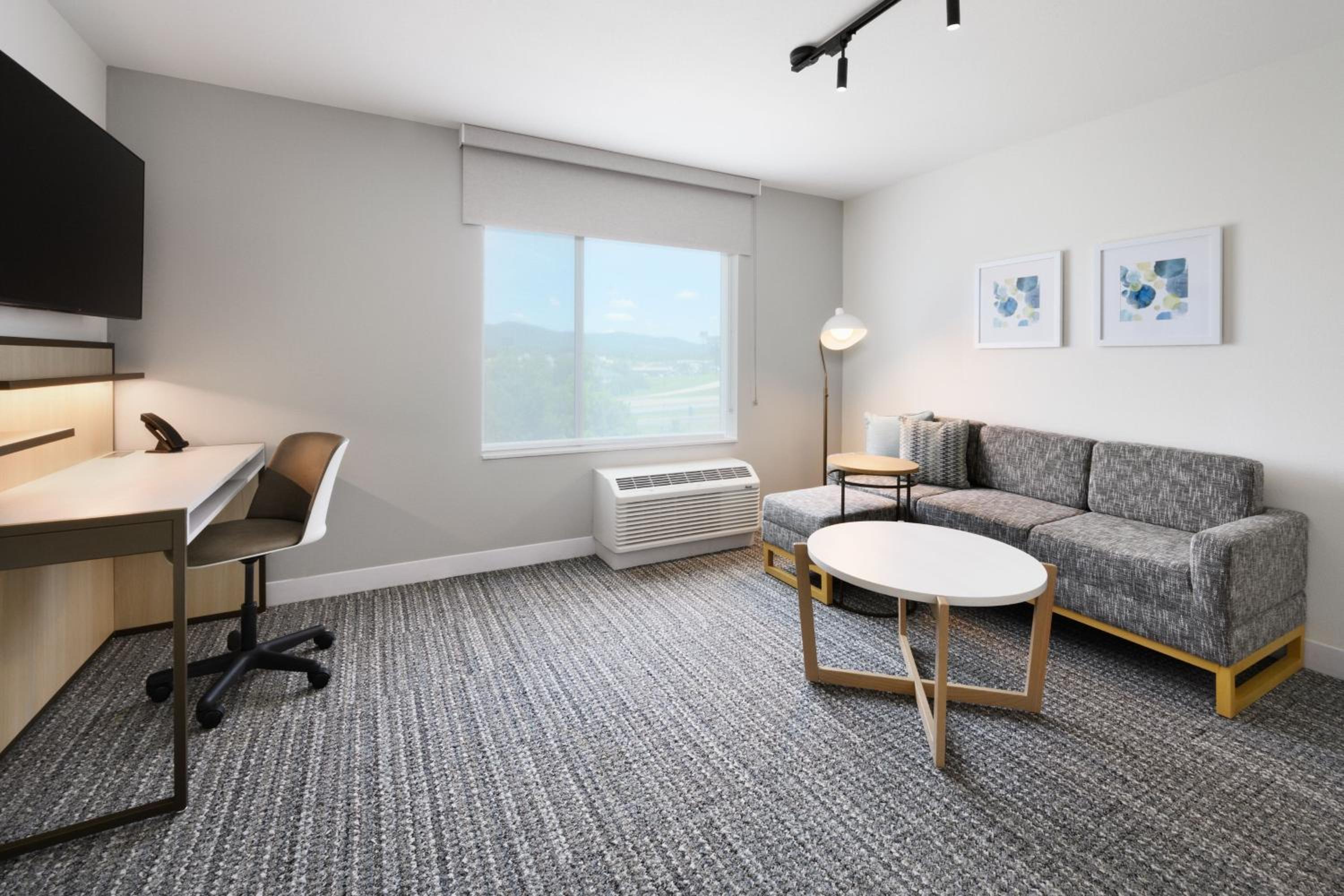One-Bedroom Queen Suite with Sofa Bed photo 1