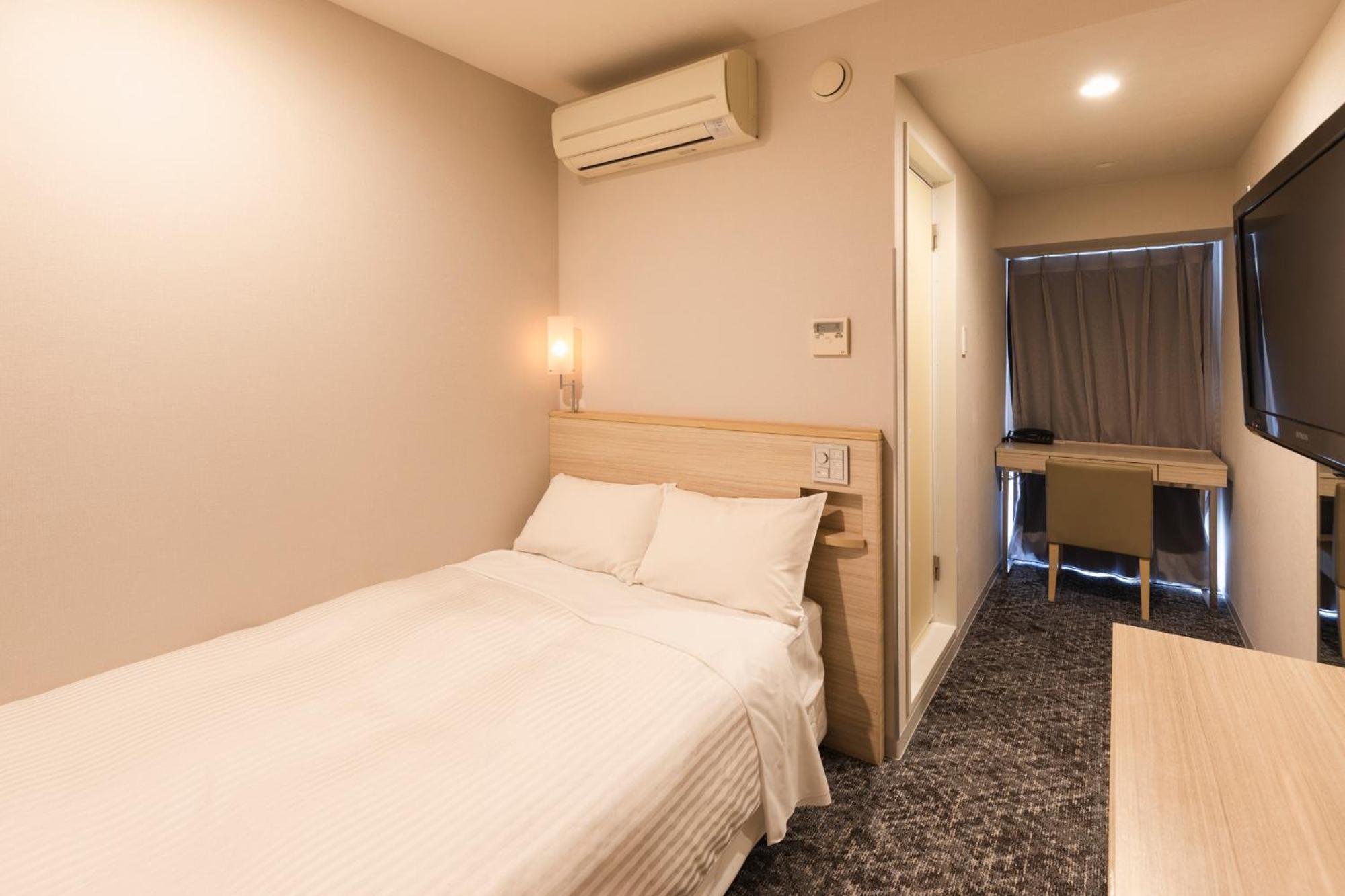 Double Room with Small Double Bed - Smoking photo 2
