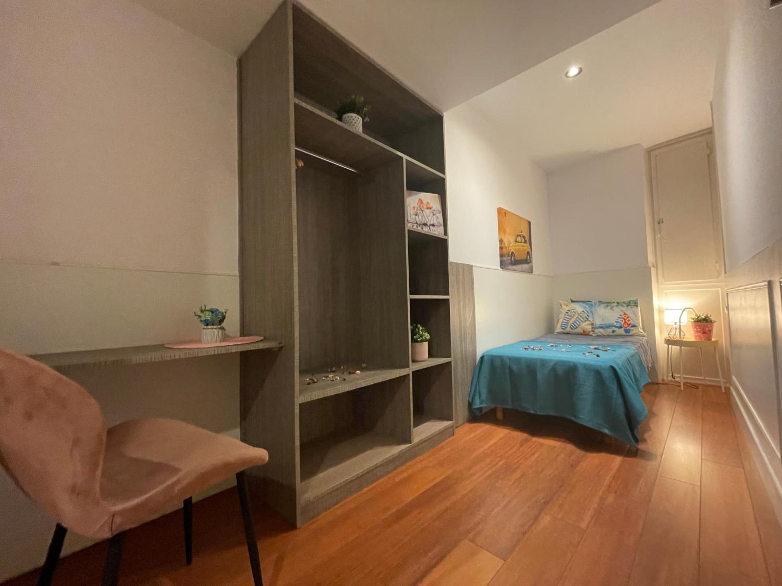Single Room With Shared Bathroom photo 2
