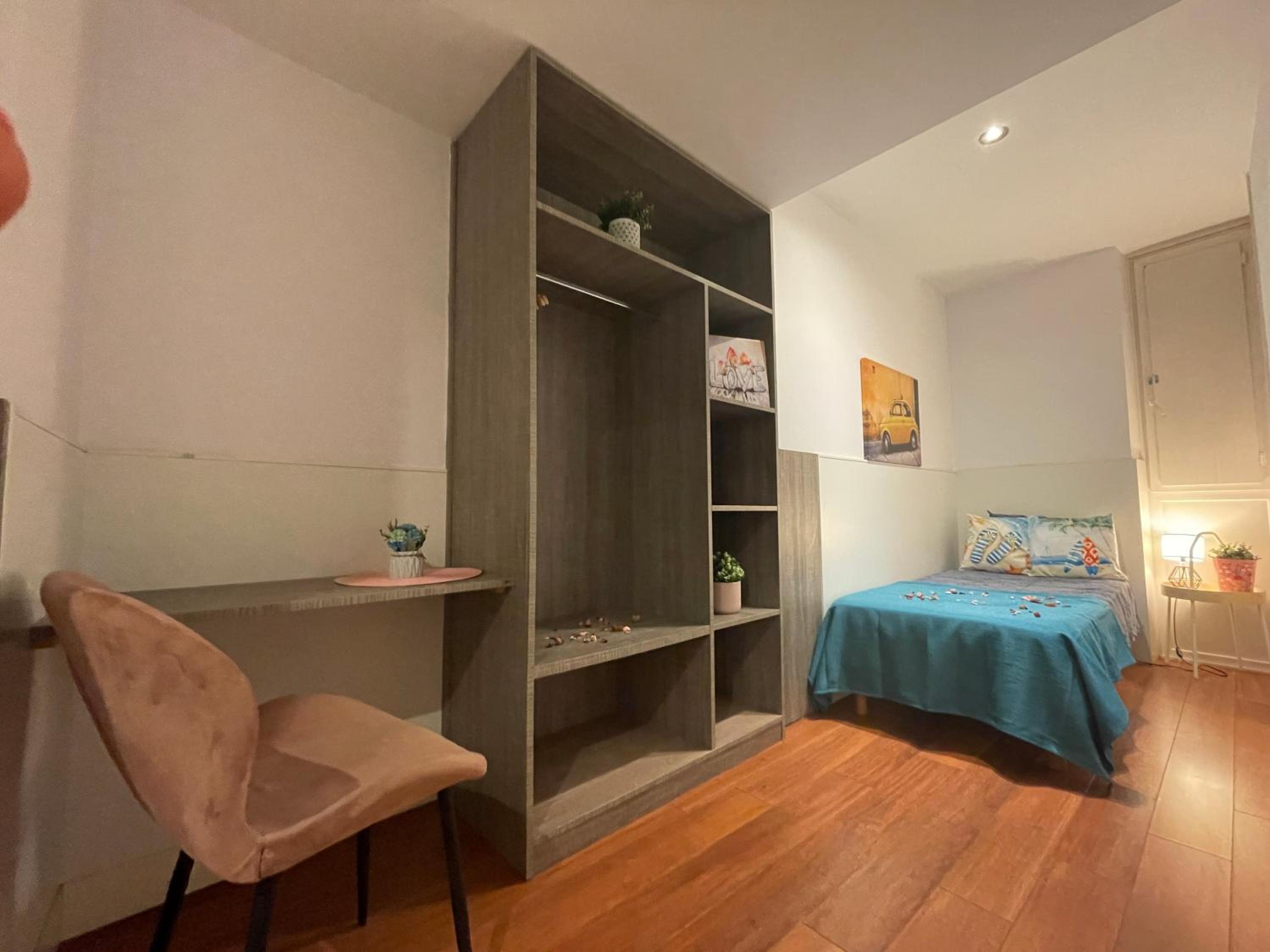 Single Room With Shared Bathroom photo 3