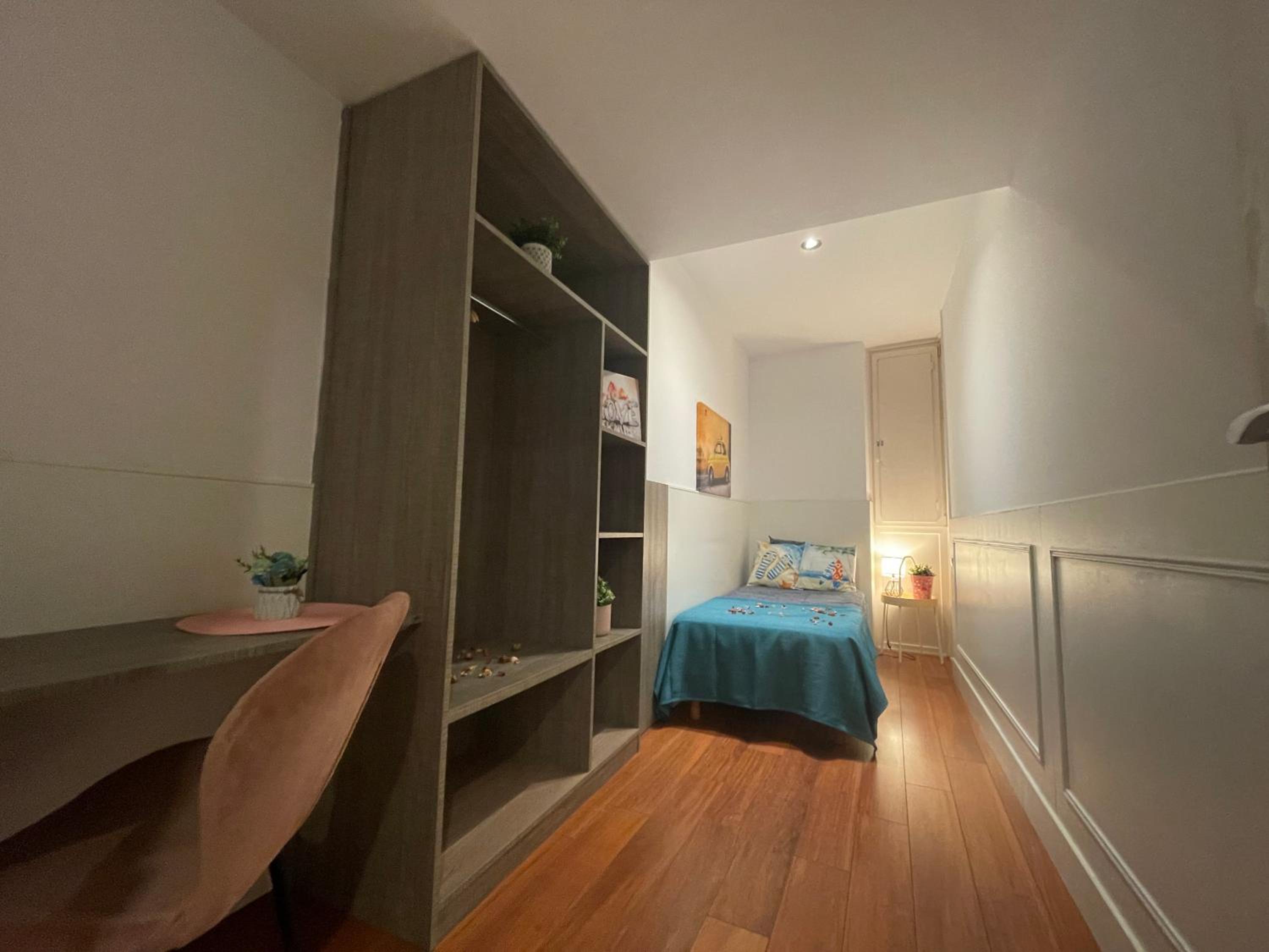 Habitación individual con baño compartido