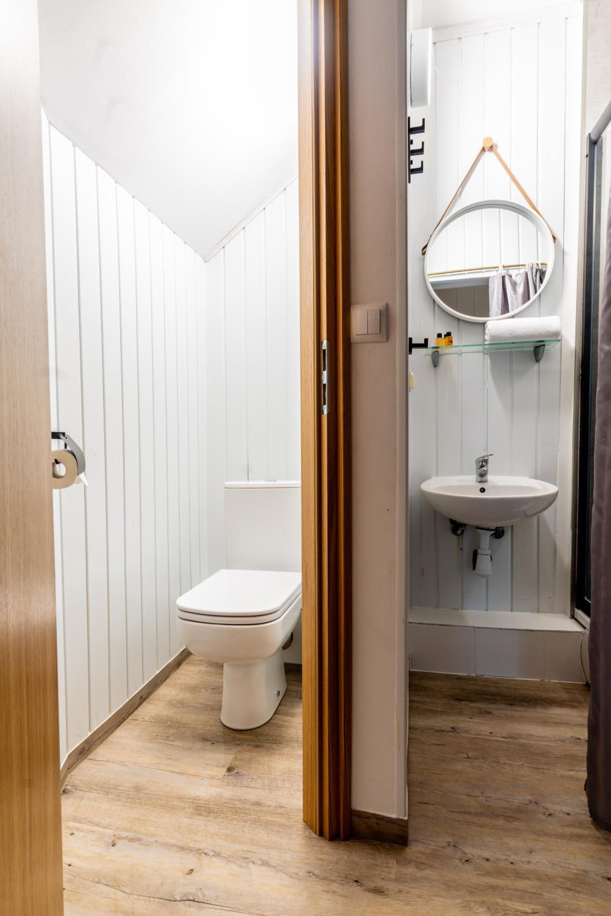Triple Room with Lake View - Photo 3