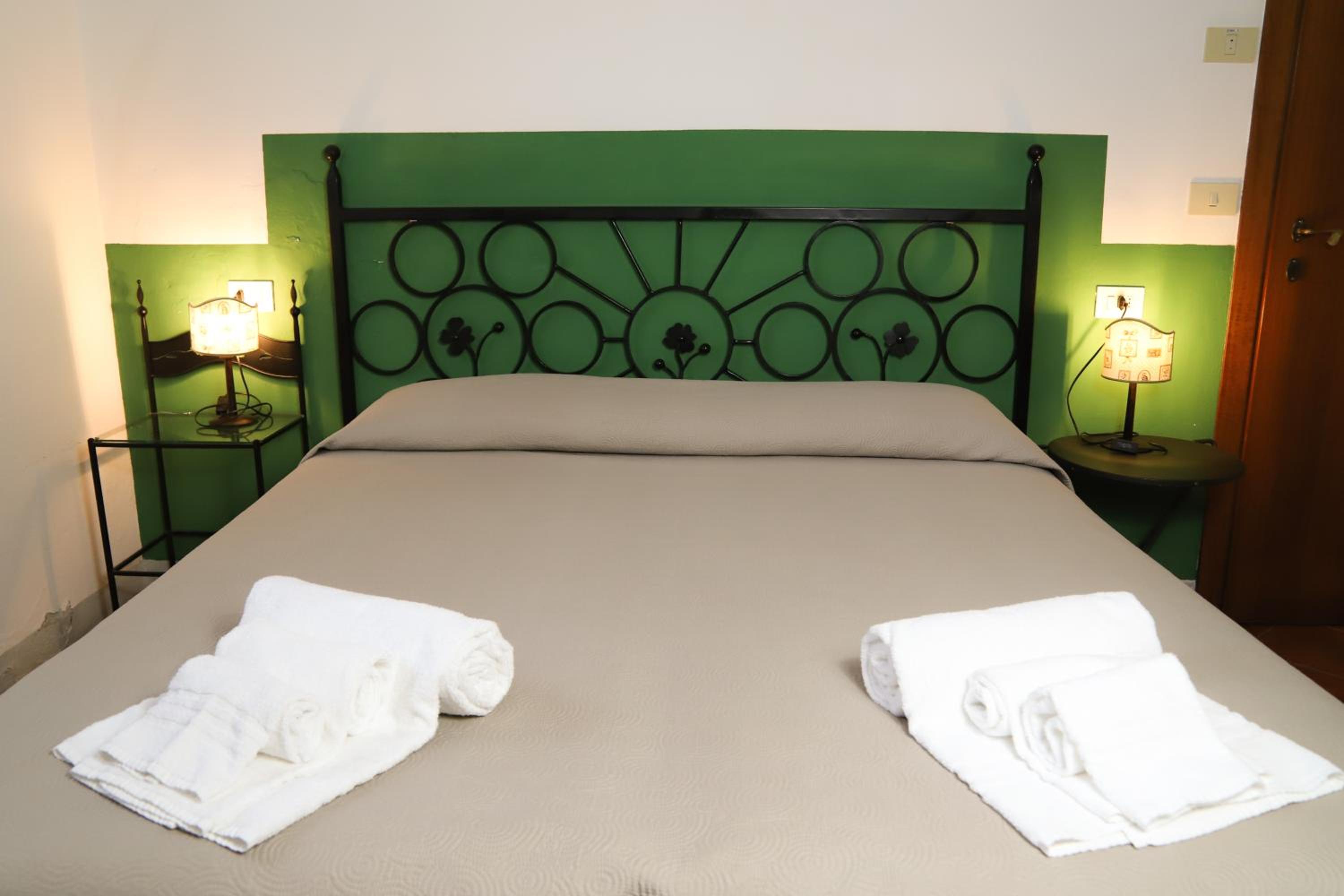 Double or Twin Room with Private Bathroom photo 2
