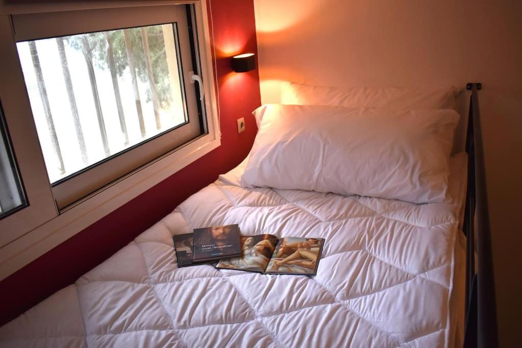 One-Bedroom House photo 1