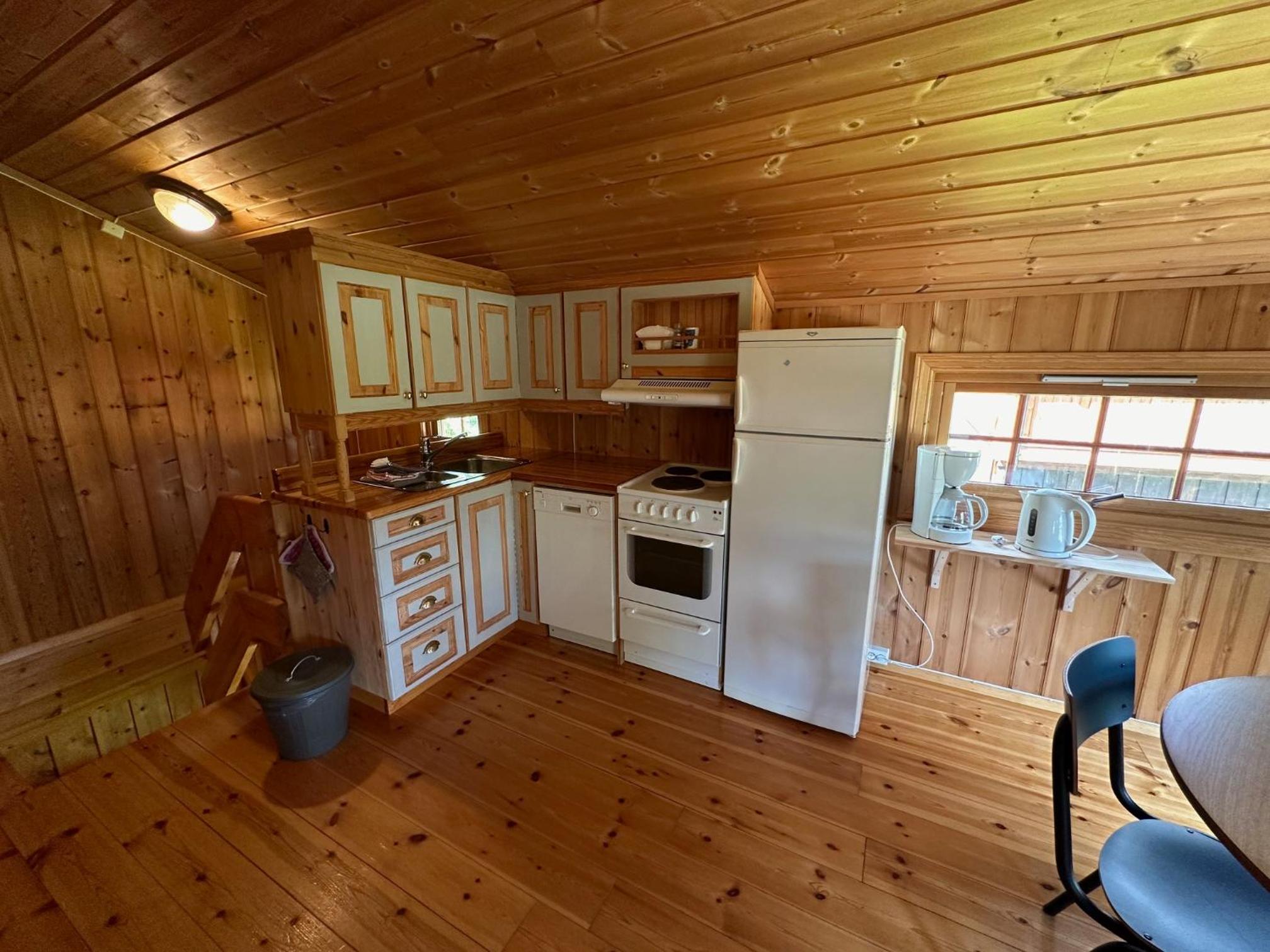 Two-Bedroom Cottage - Photo 3