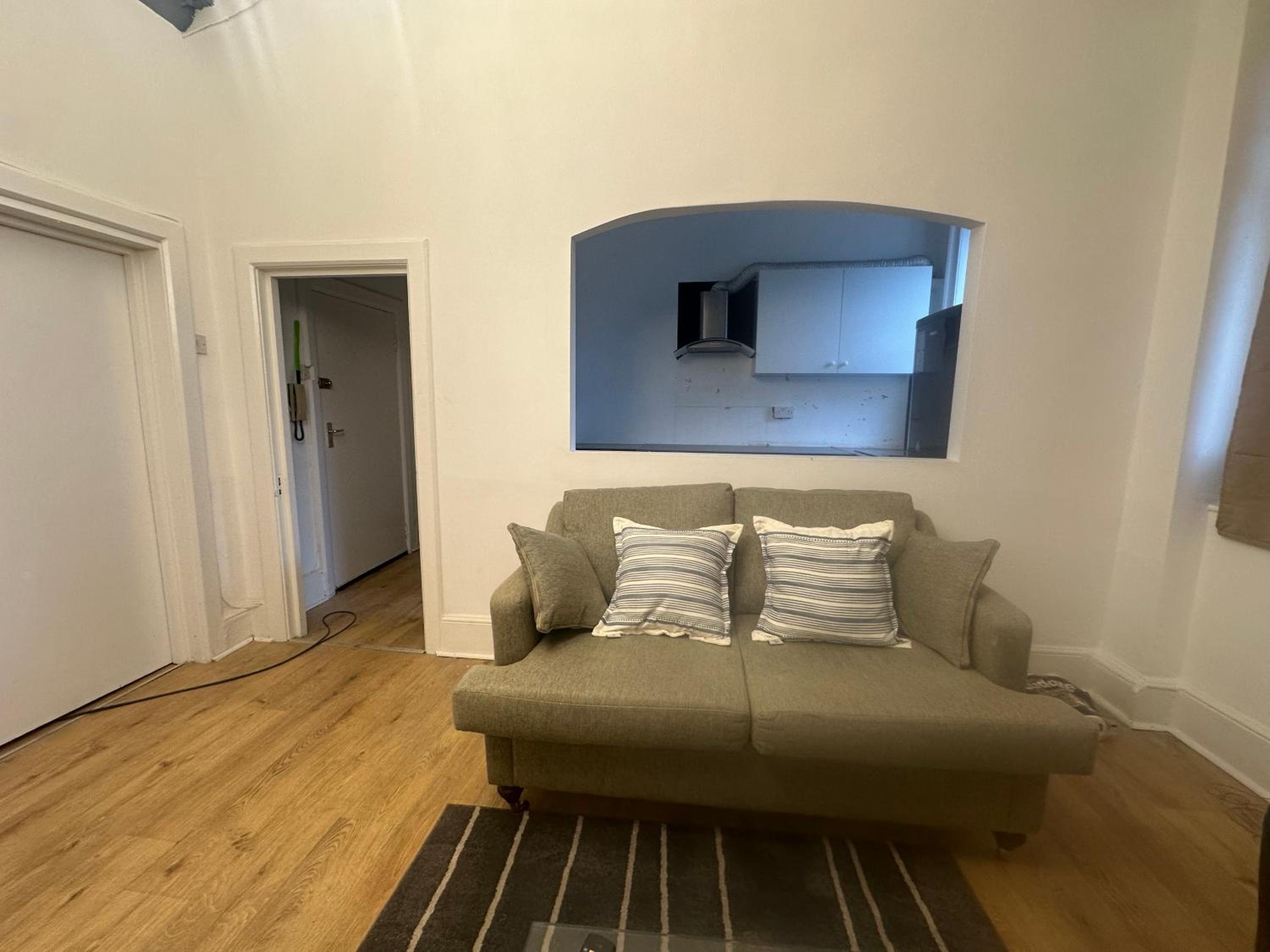 One-Bedroom Apartment photo 3