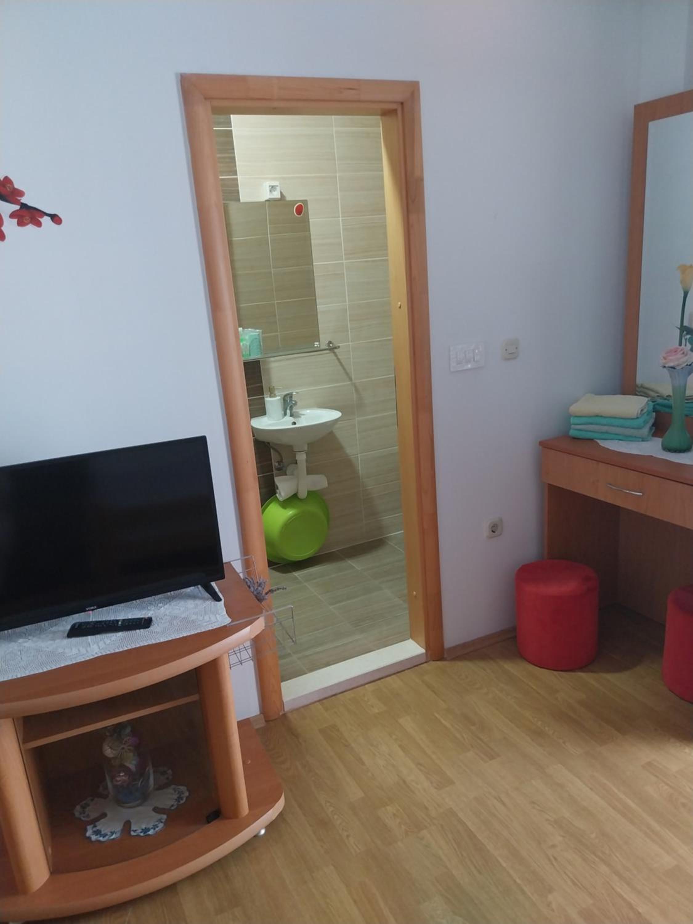 Deluxe One-Bedroom Apartment photo 1