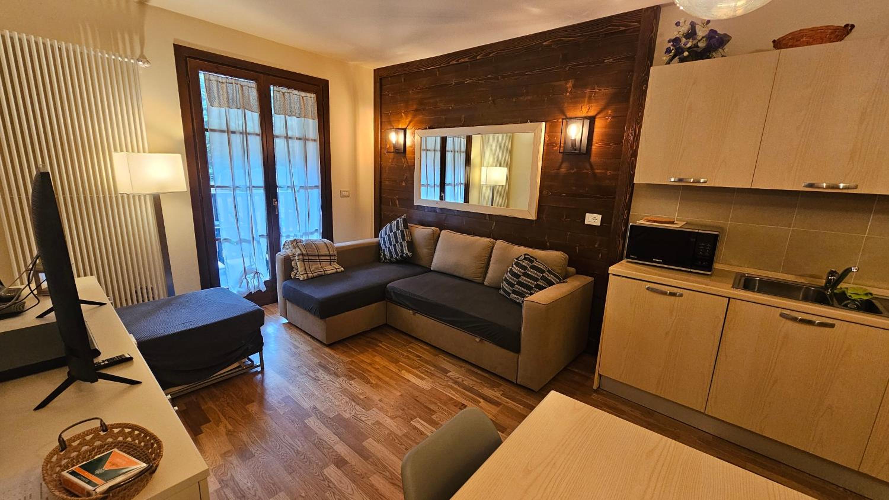 One-Bedroom Apartment photo 1