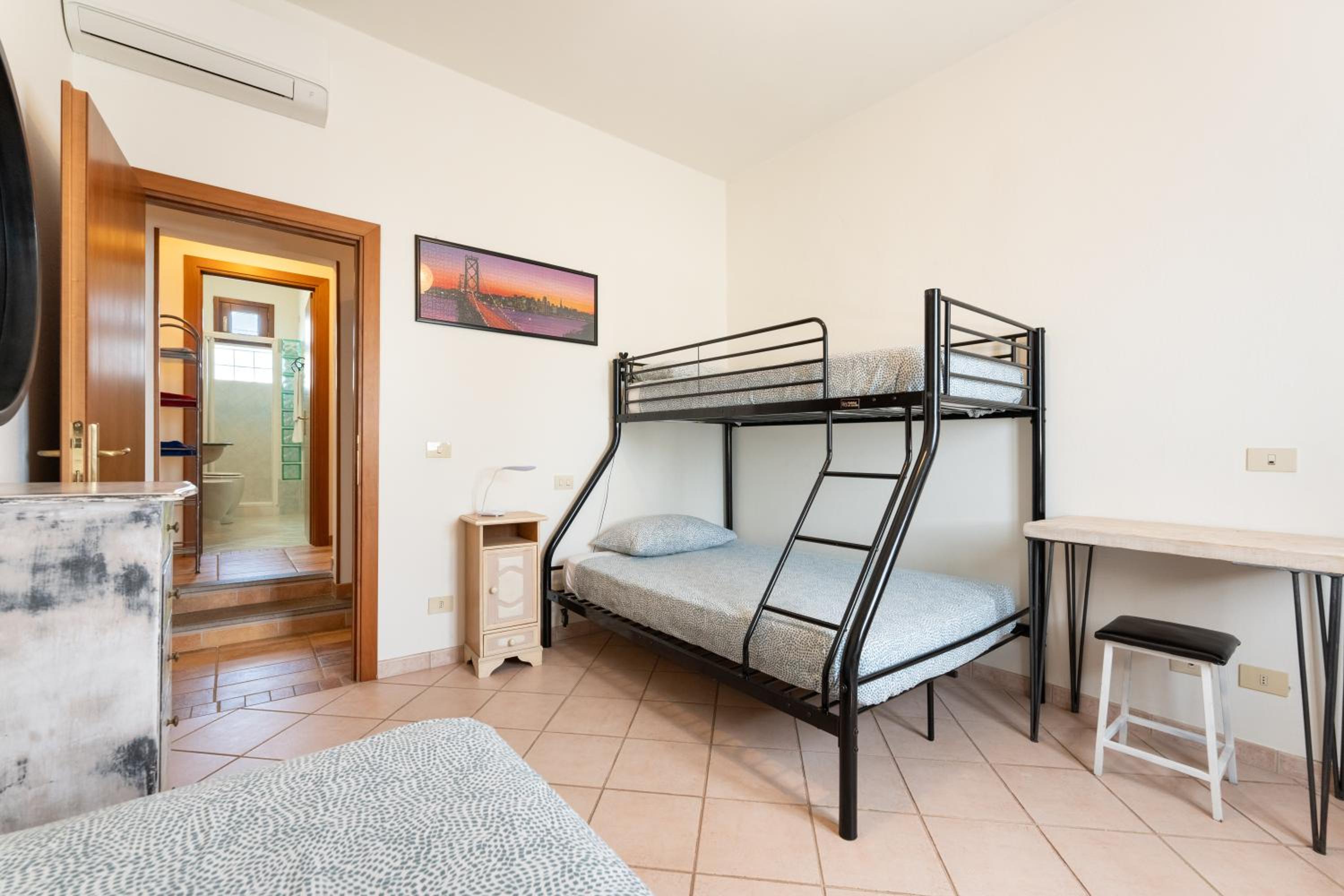 Four-Bedroom House photo 1
