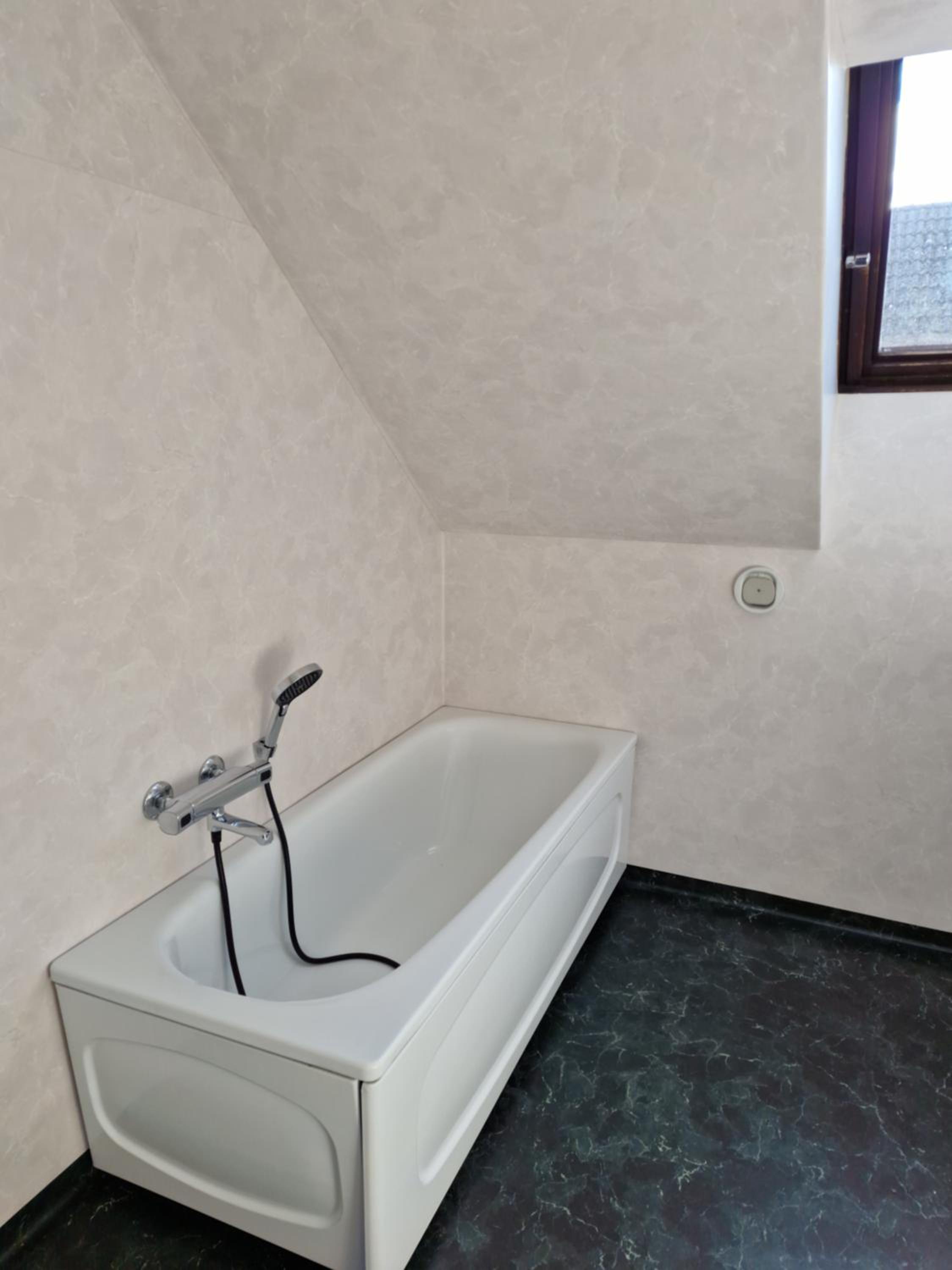 Three-Bedroom House - Photo 3
