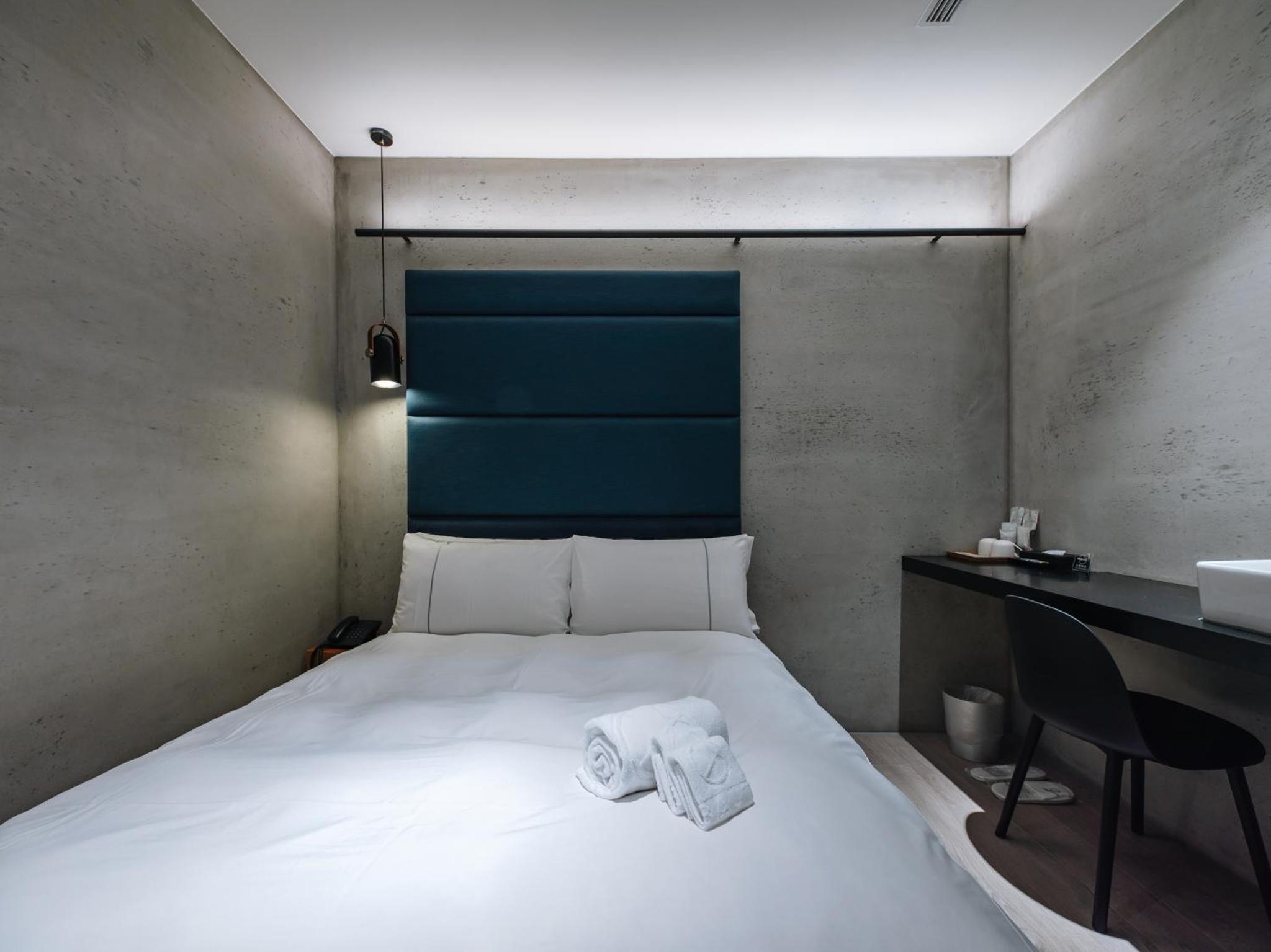 Standard Double Room (No Window) photo 2