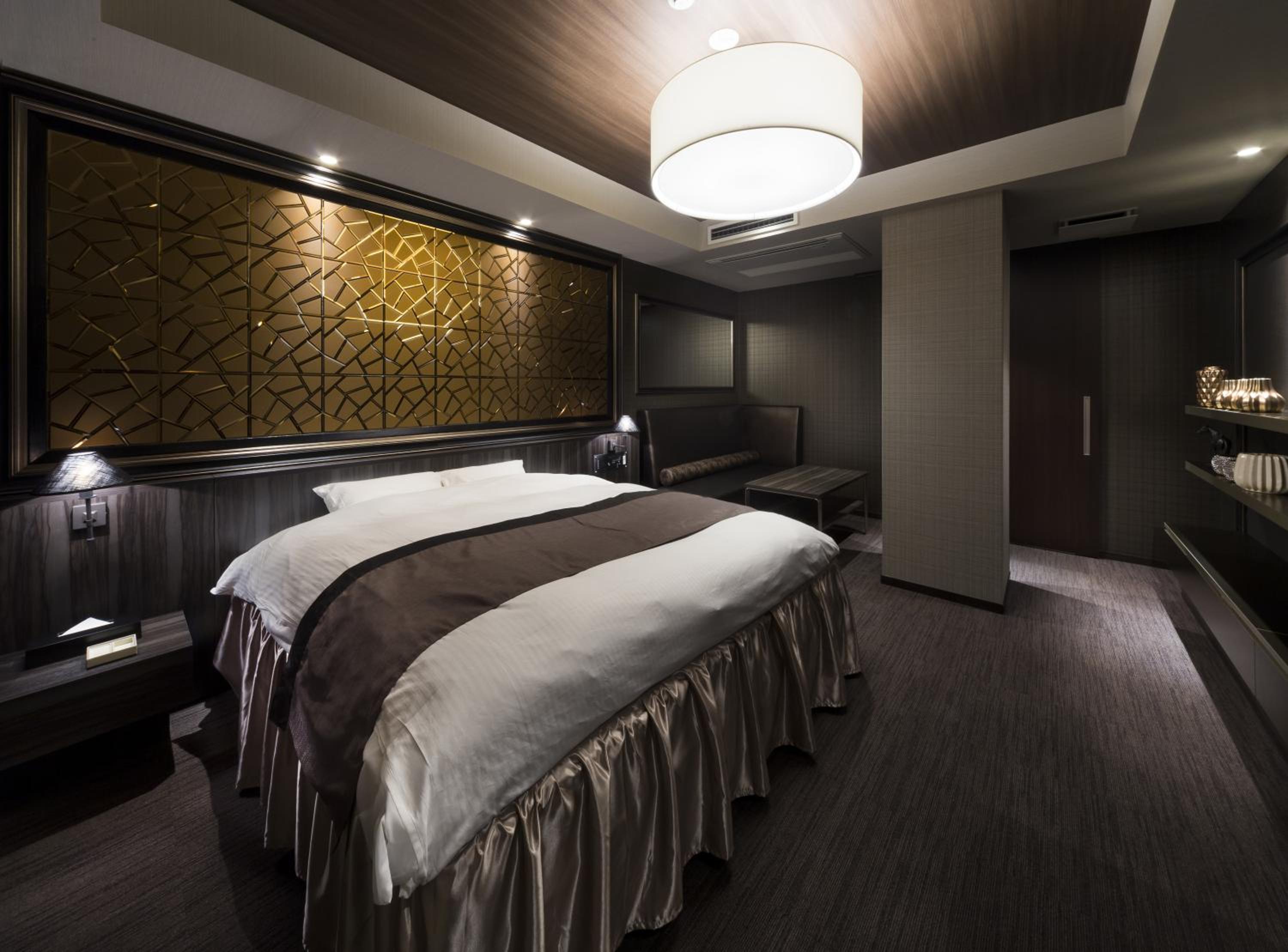 Deluxe King Room - Non-Smoking - Photo 6