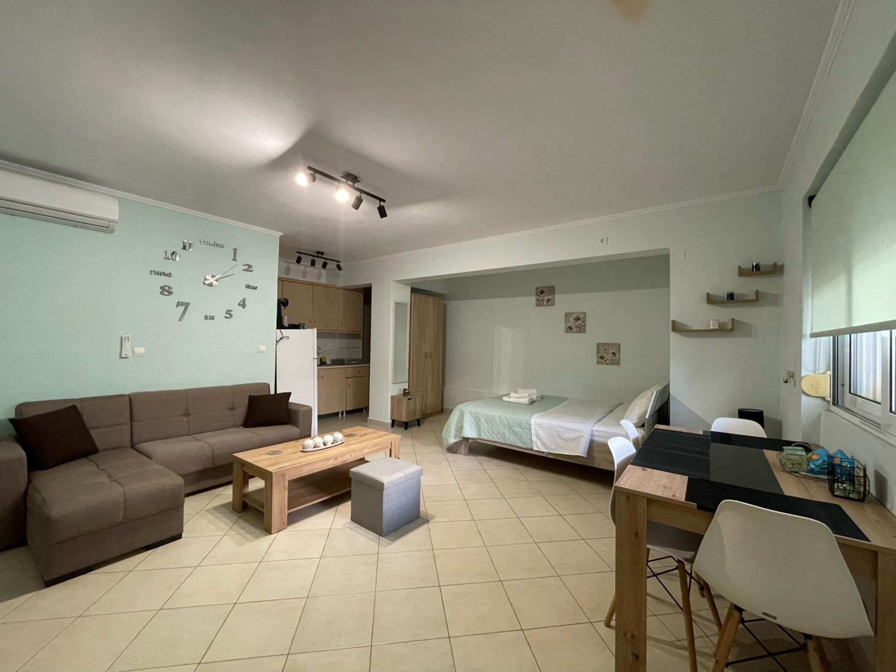 One-Bedroom Apartment photo 1