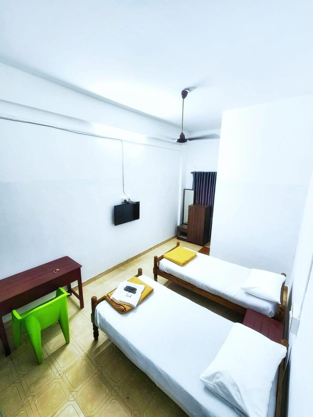 Budget Double Room - Photo 2