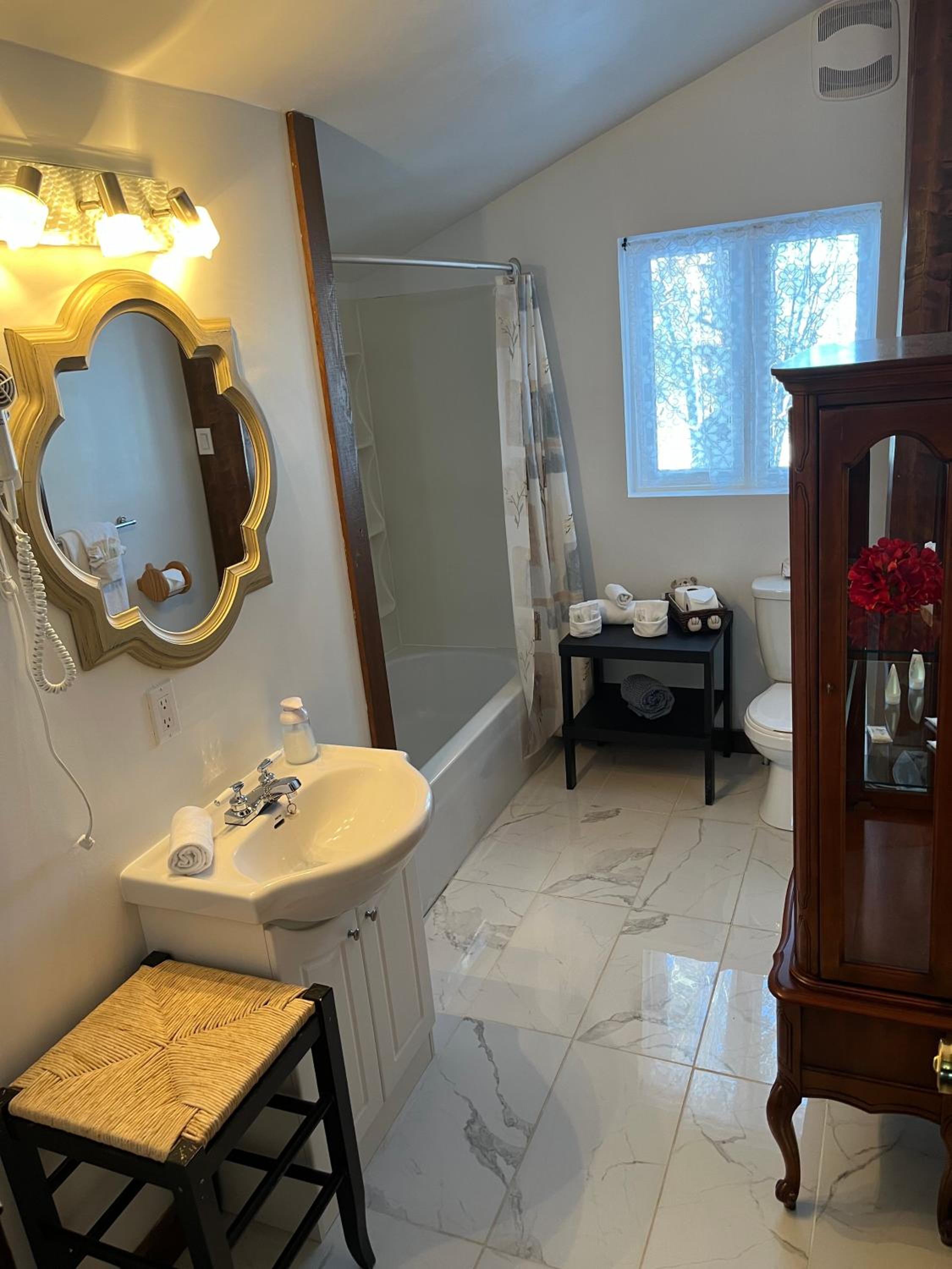 Family Room With Bathroom photo 2