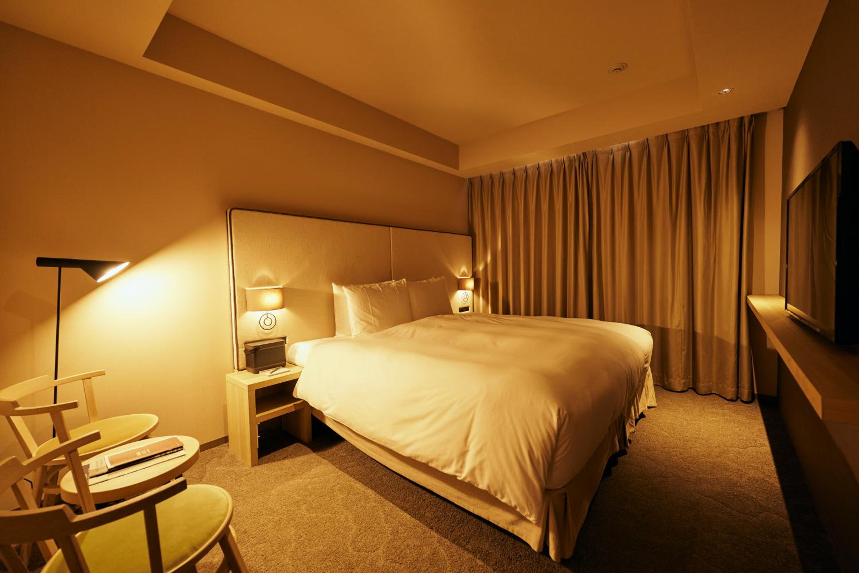 Deluxe King Room - Photo 2