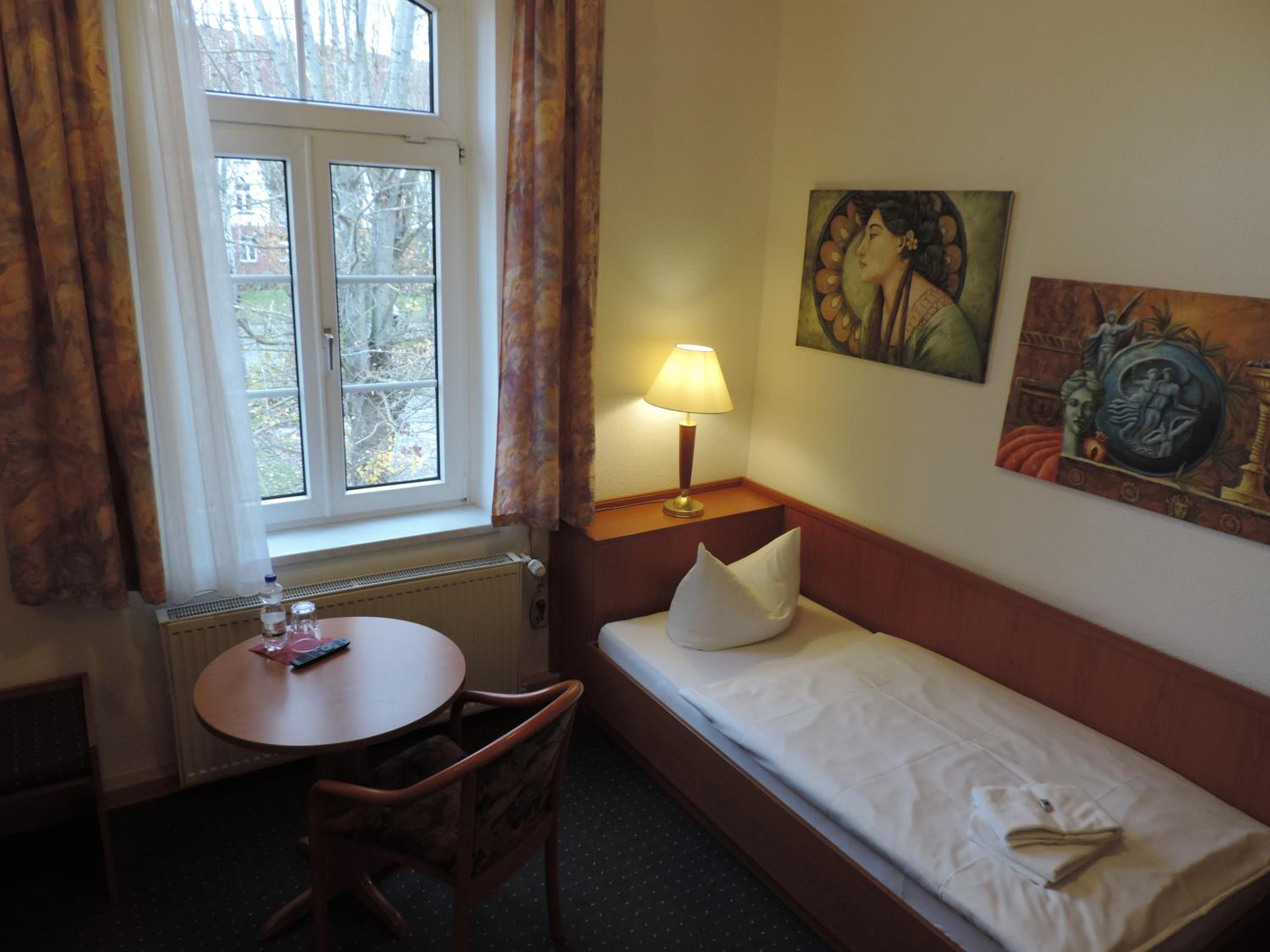 Single Room photo 3