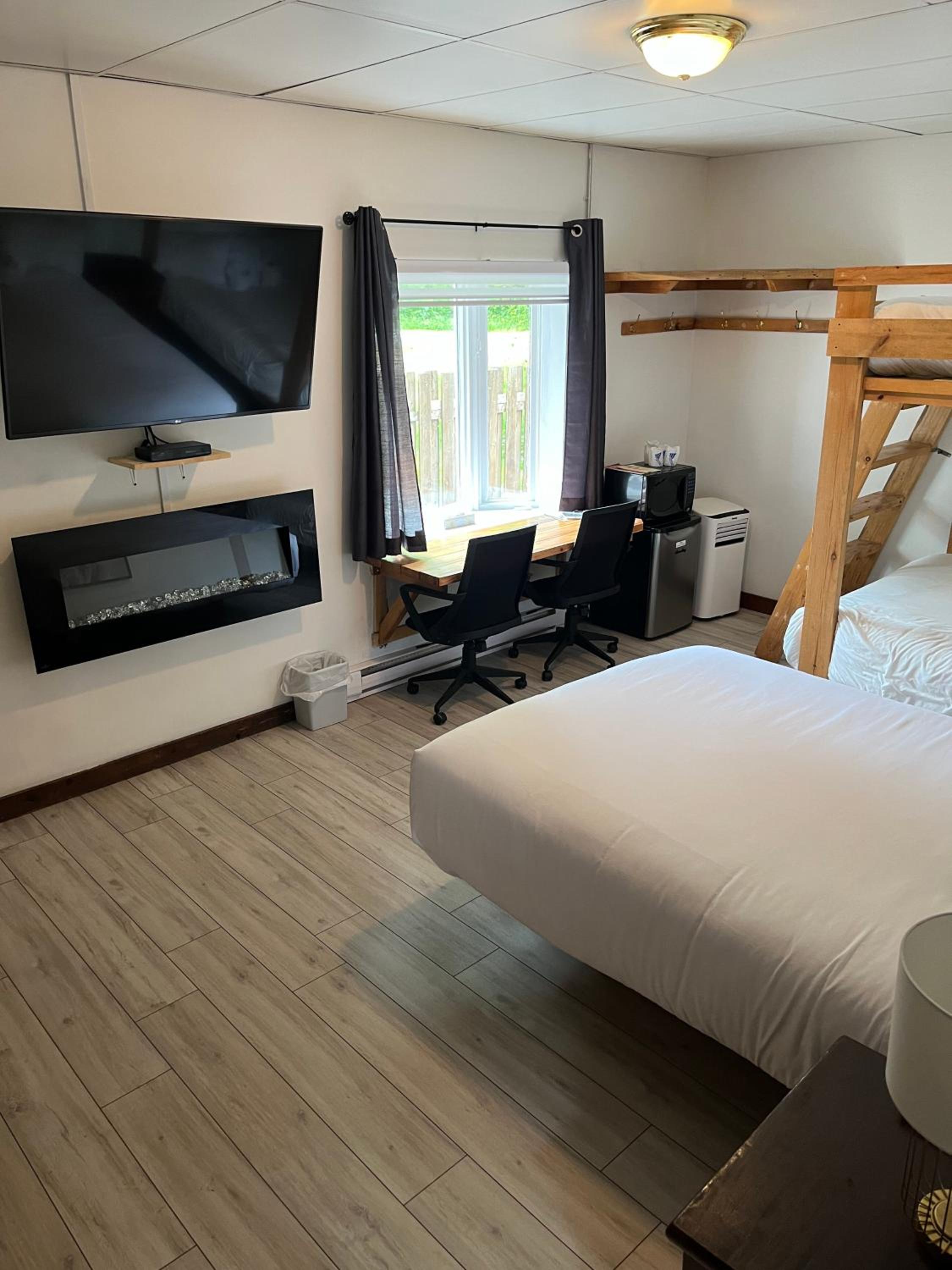 Deluxe Triple Room photo 2