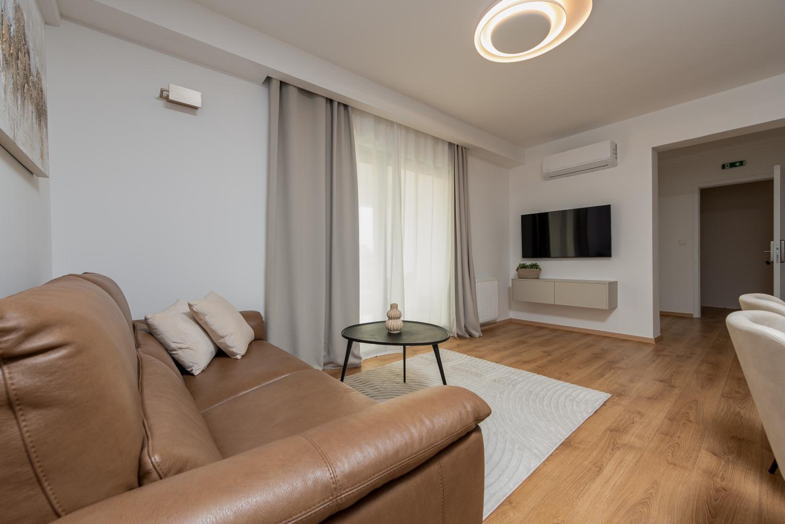 Two-Bedroom Apartment with Terrace and Sea View photo 2