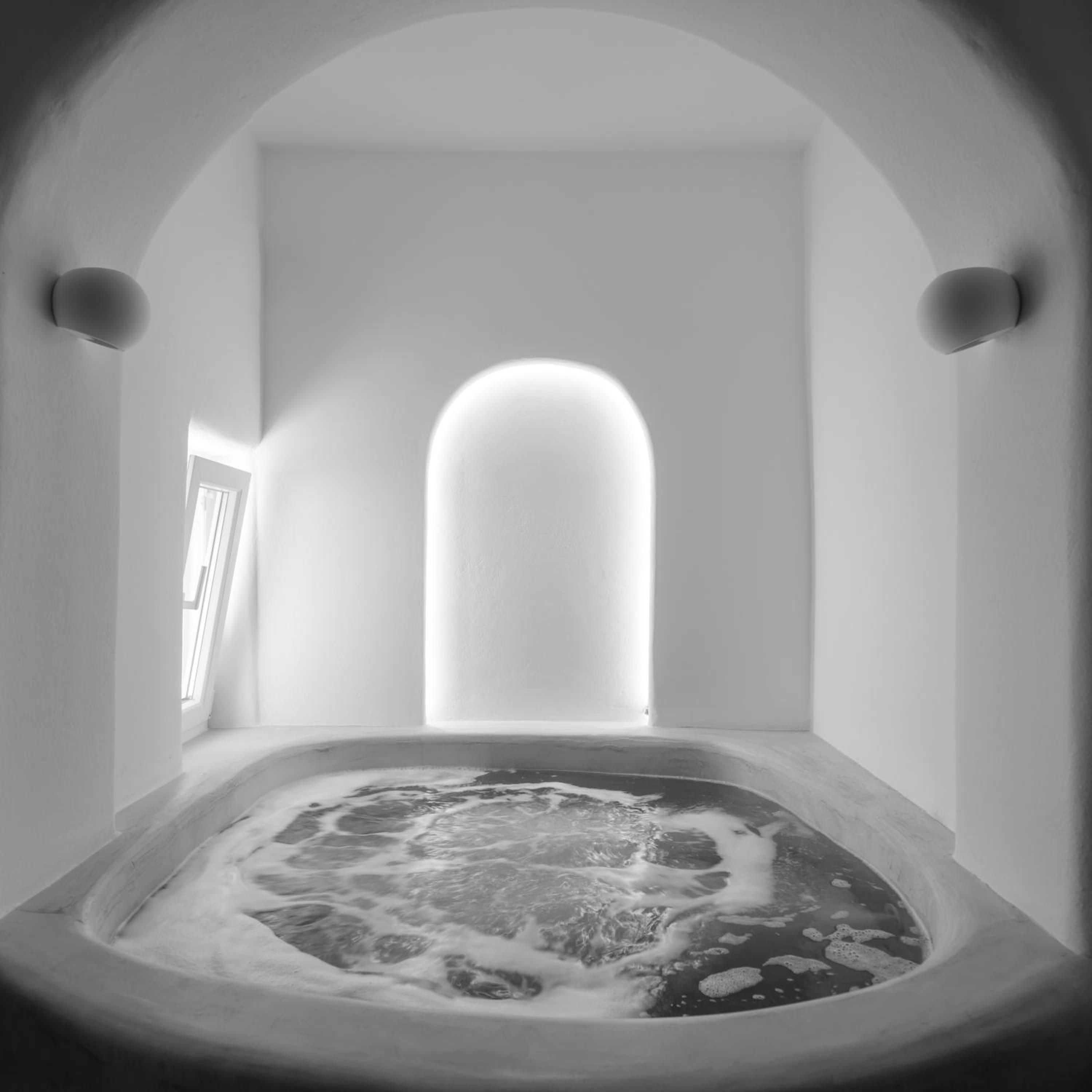 Honeymoon Suite with Private Indoor Hot Tub - Photo 4