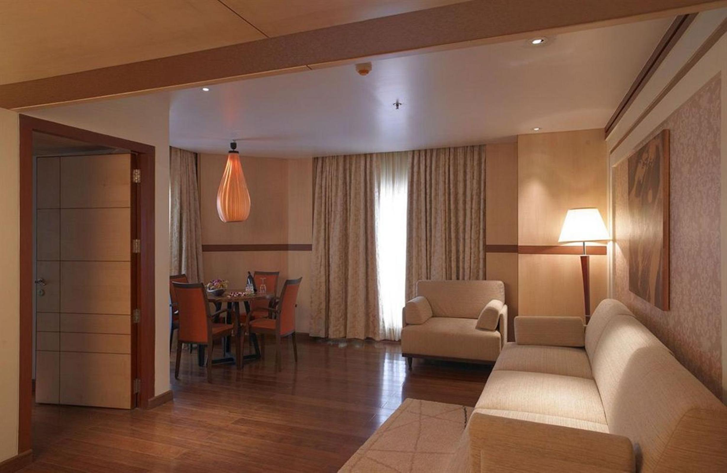 Executive Suite with 15% Discount on Food & Beverages - Photo 4