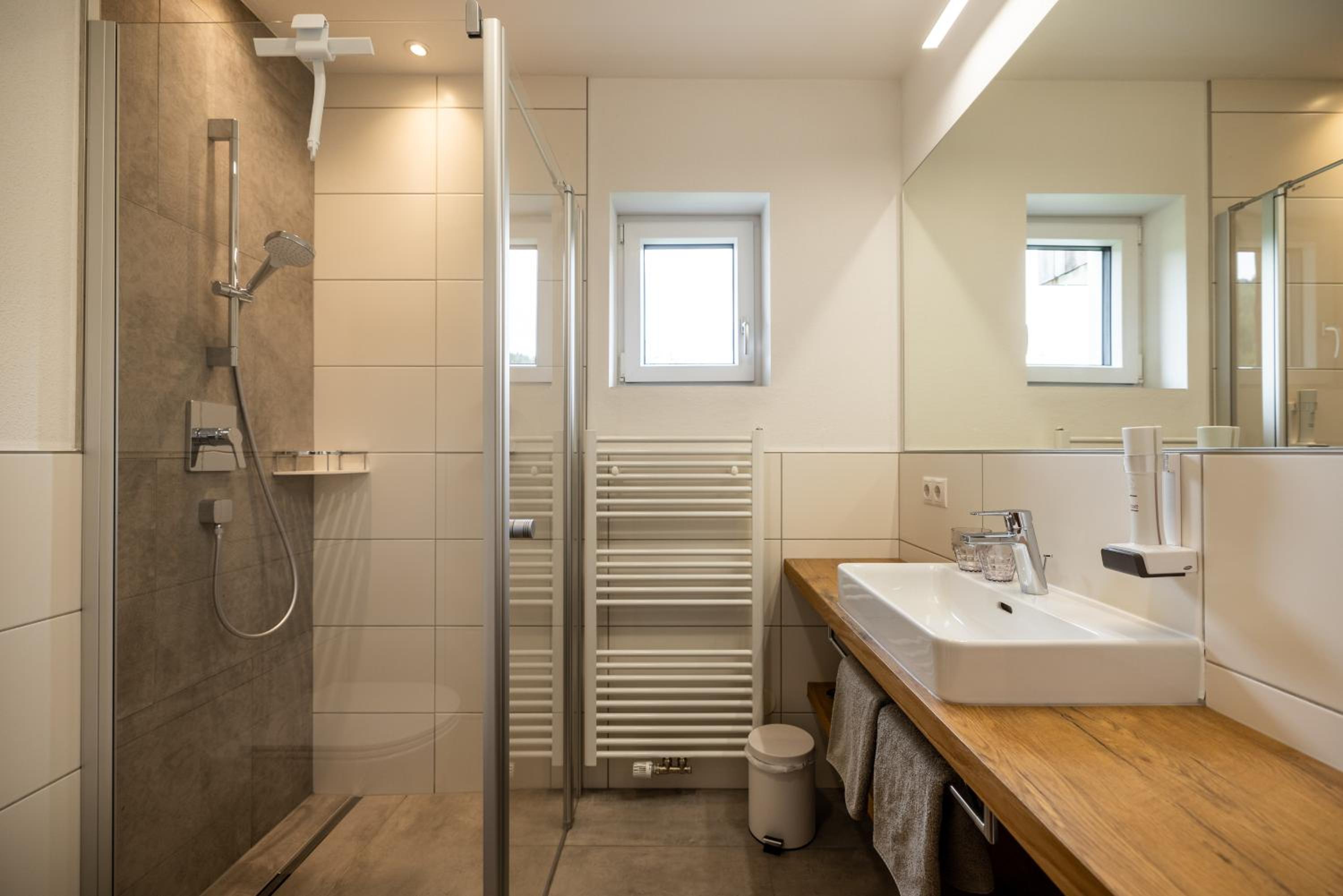 Deluxe Two-Bedroom Apartment with Garden View photo 2