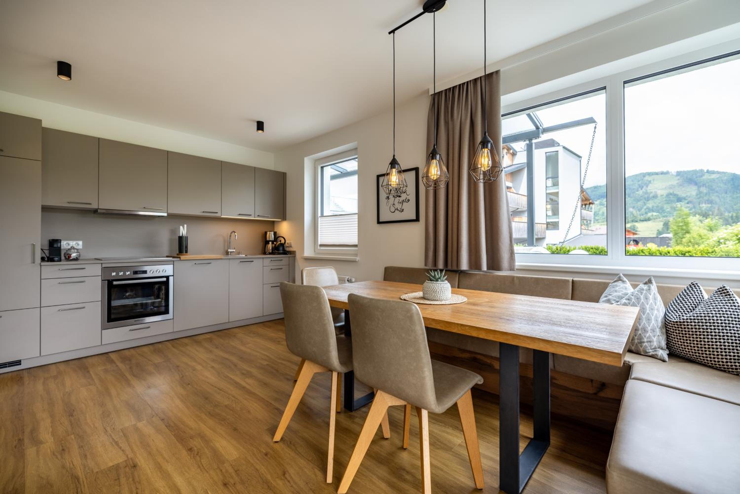 Deluxe Two-Bedroom Apartment with Garden View photo 3