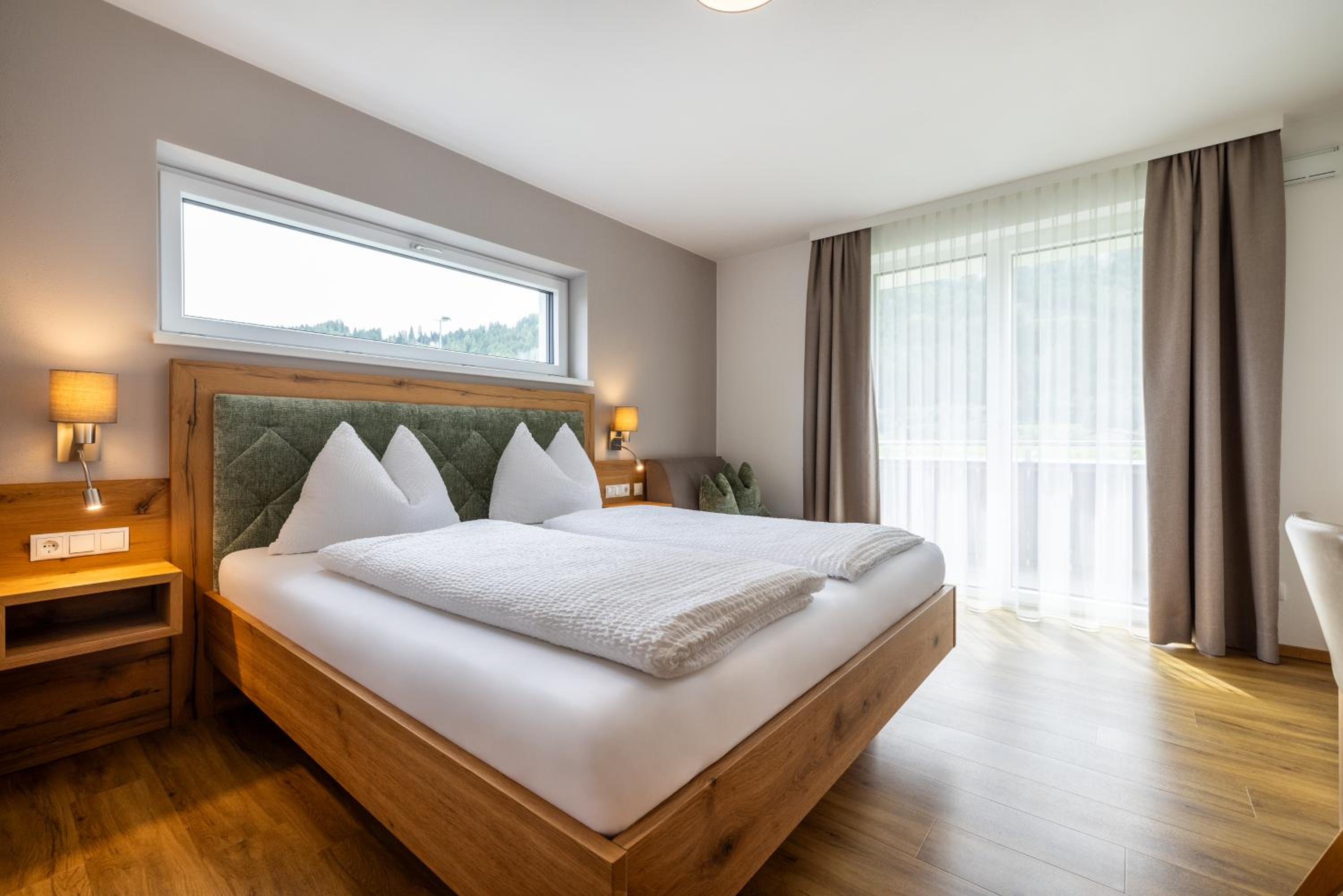 Three-Bedroom Apartment with Mountain View photo 3