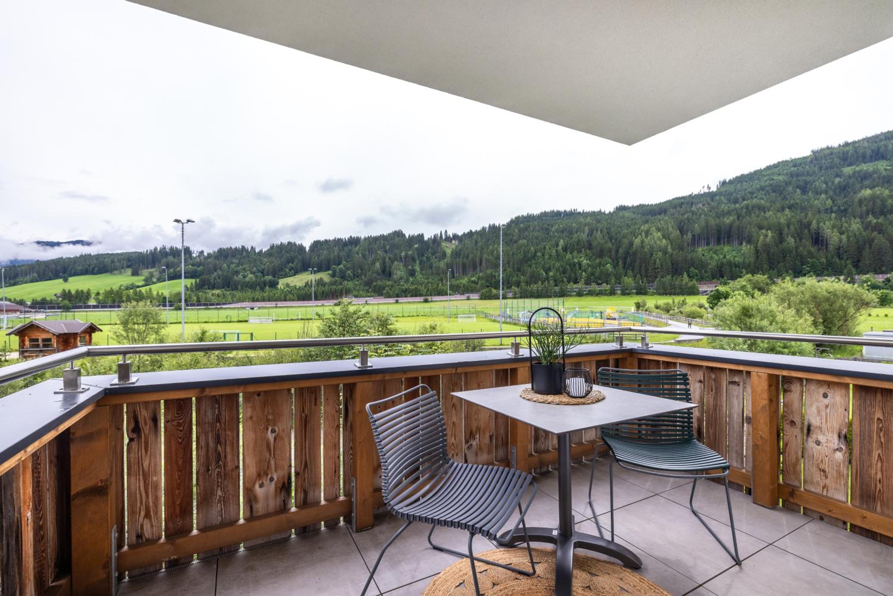 Three-Bedroom Apartment with Mountain View photo 2