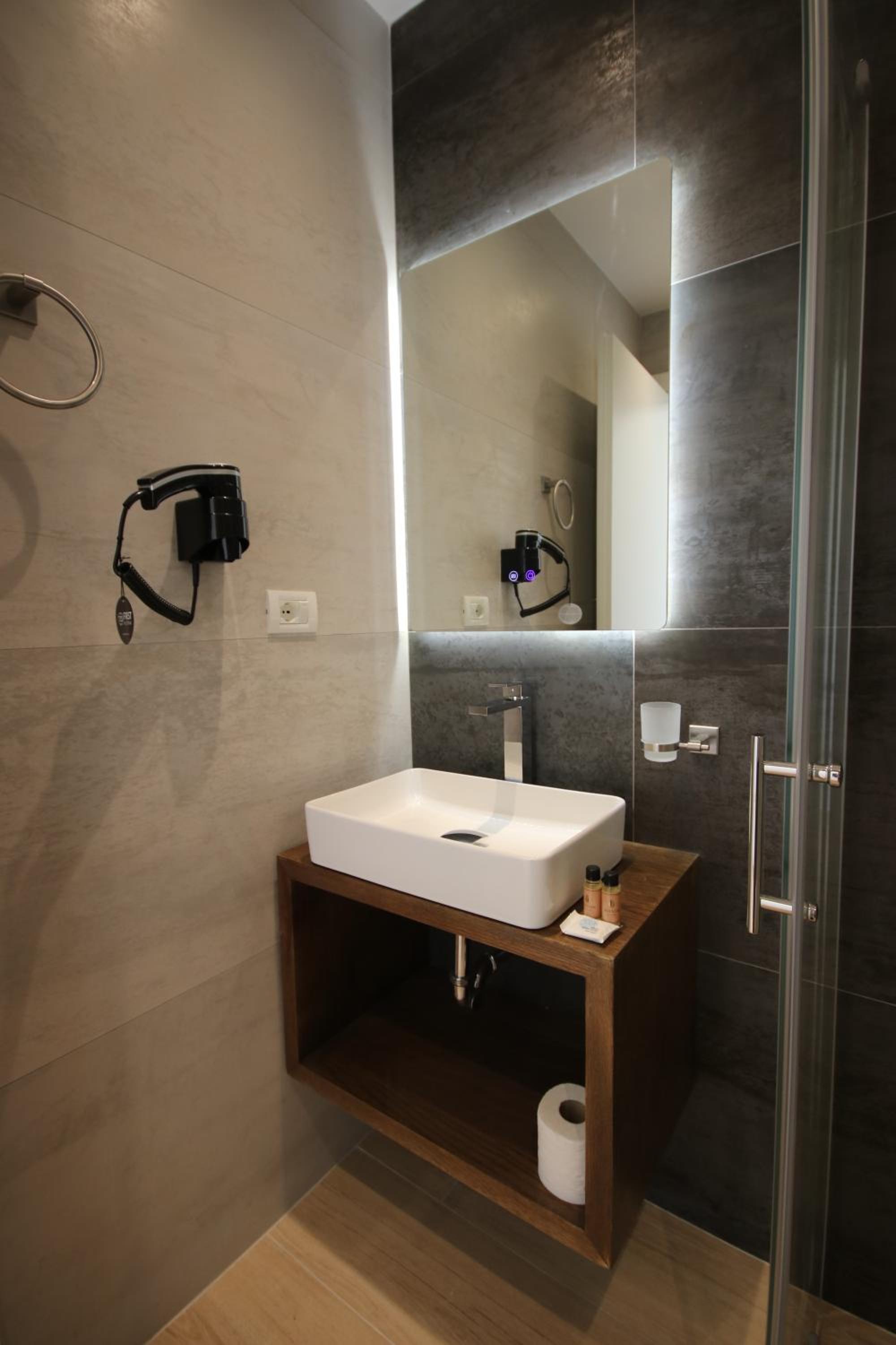 Deluxe Double Room with Balcony and Sea View photo 3