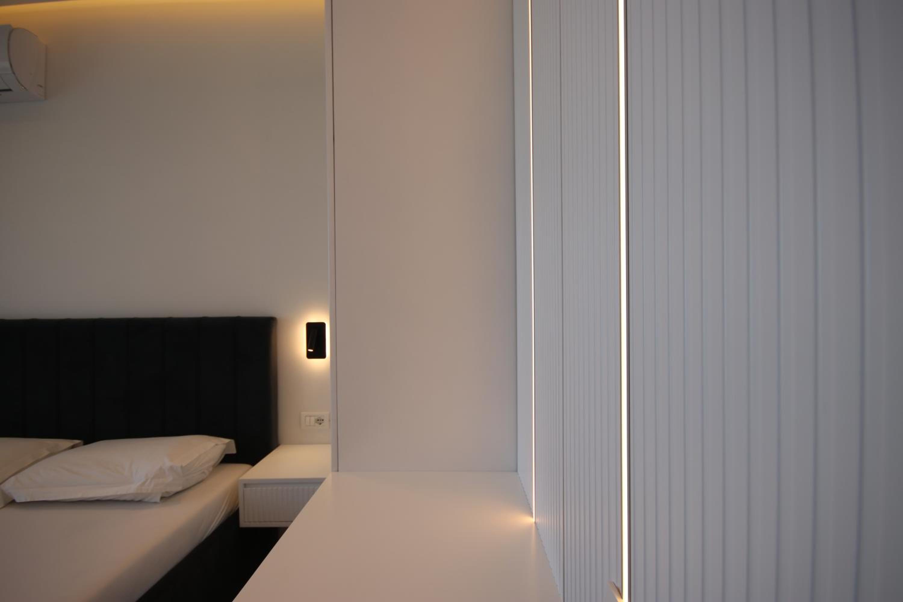 Deluxe Double Room with Balcony and Sea View photo 2