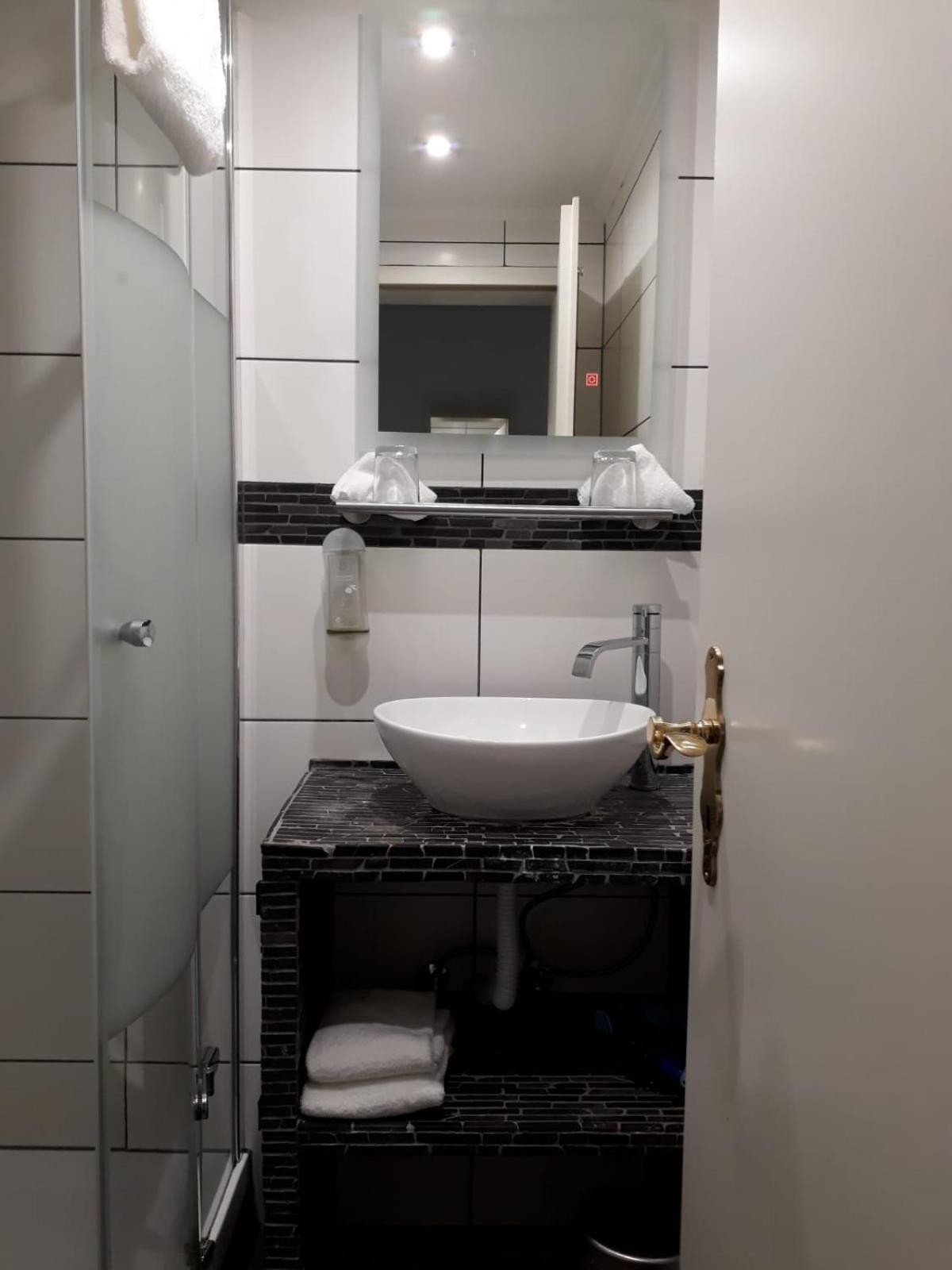 Double Room - Photo 2