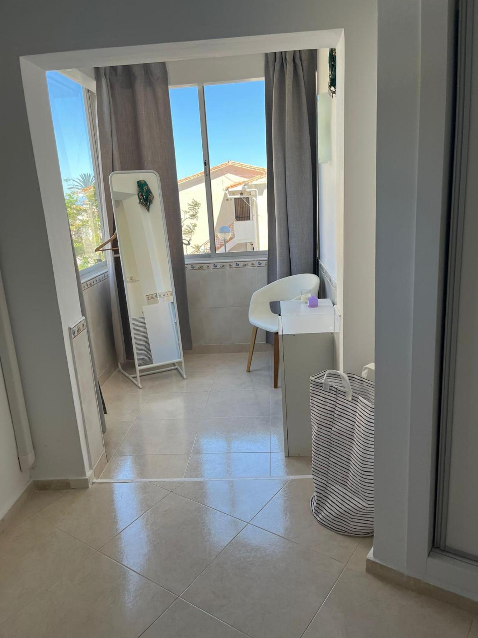 Apartamento con vista a la piscina