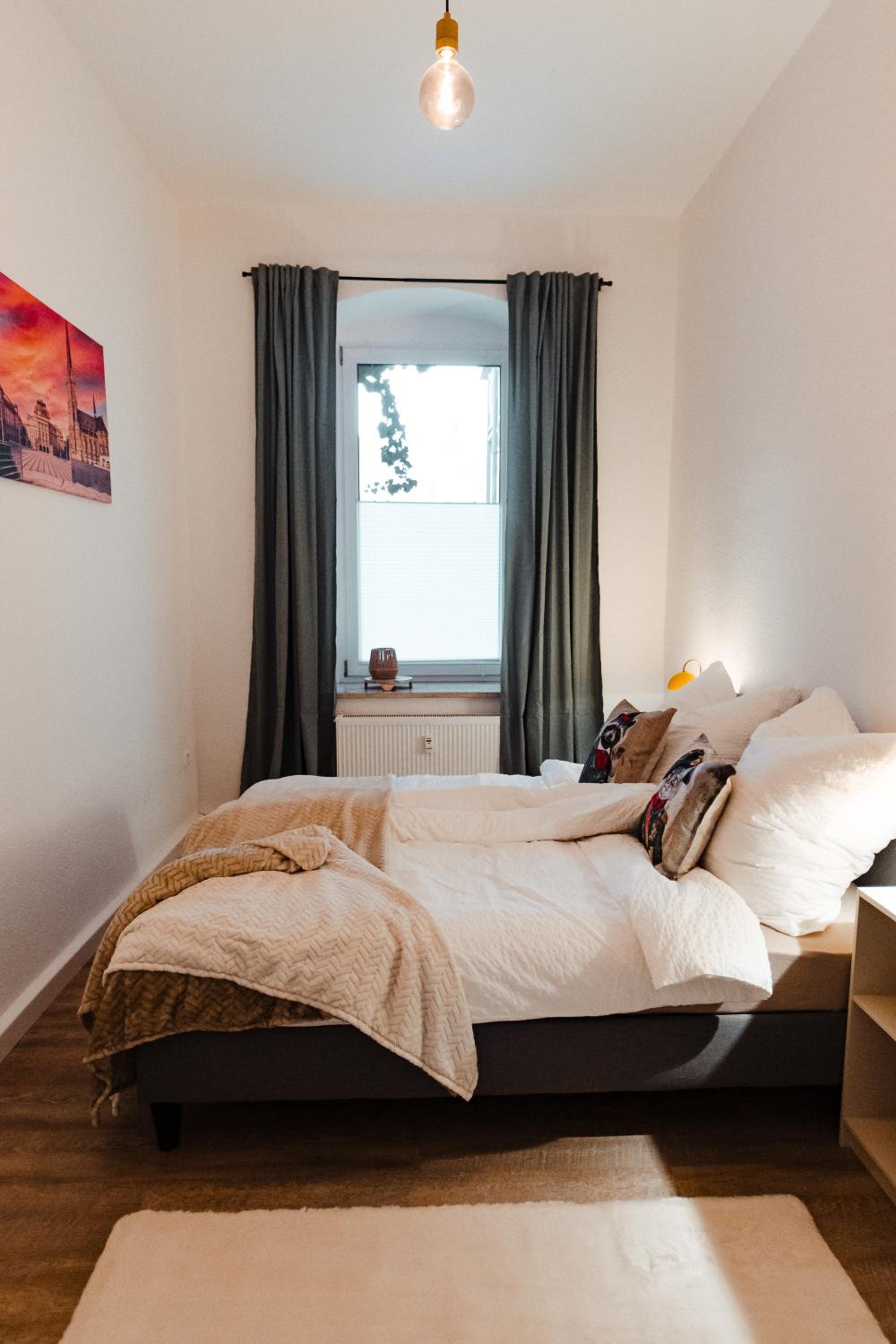 One-Bedroom Apartment photo 1