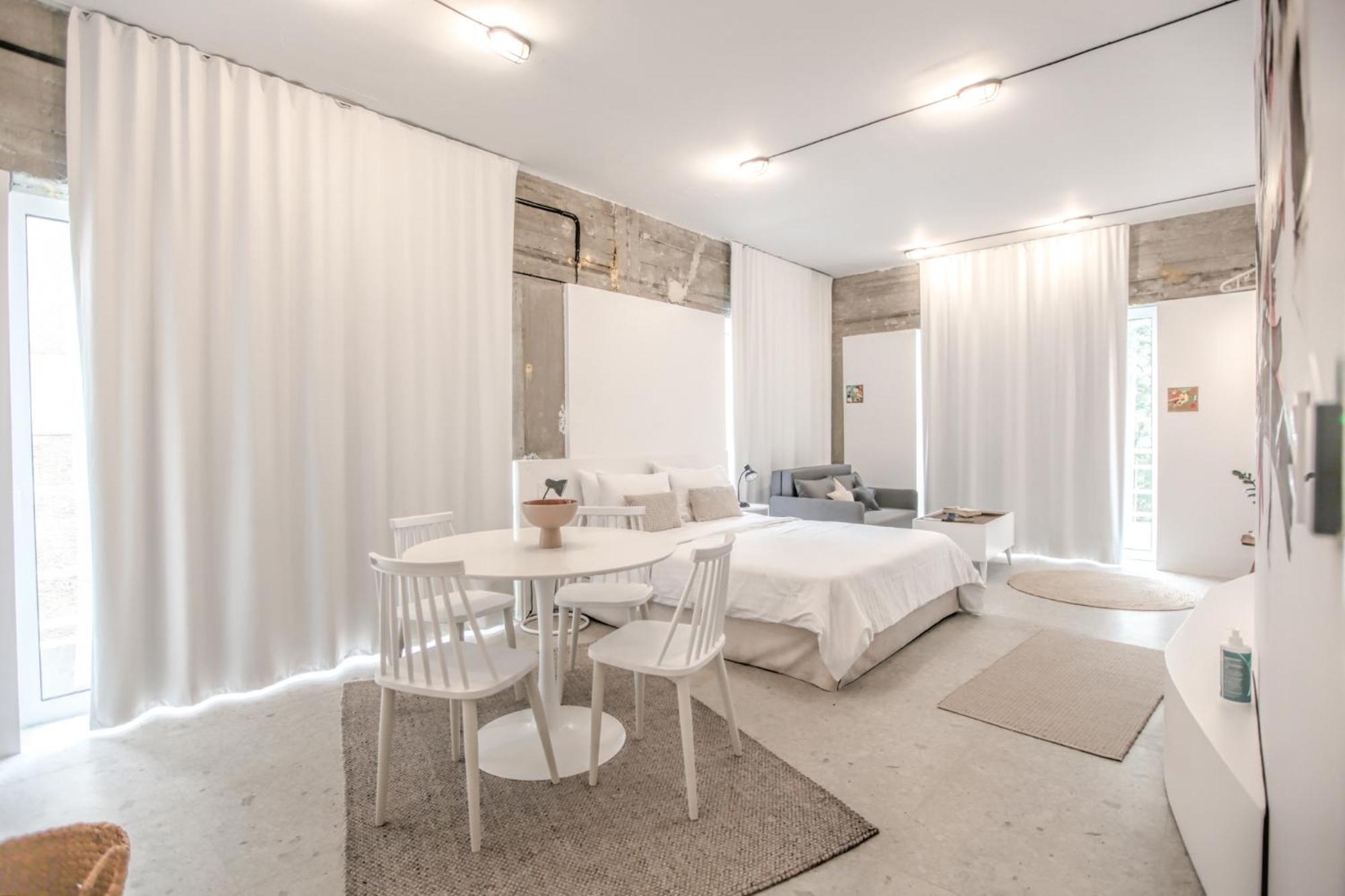 King Studio with Sofa Bed