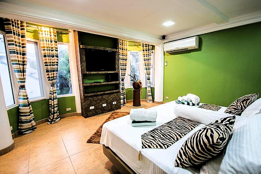Deluxe Family Room - Photo 1