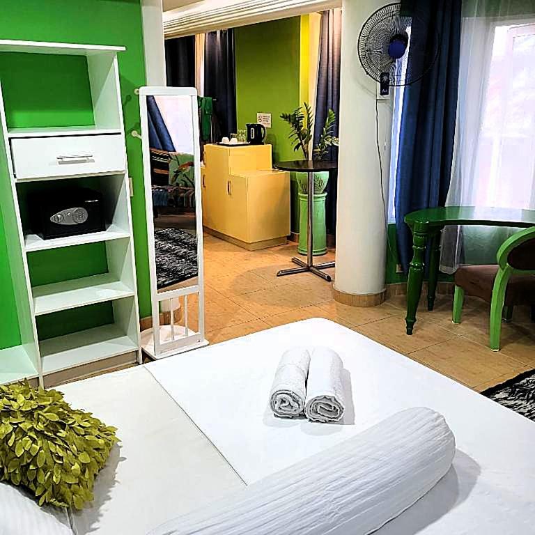 Deluxe Family Room - Photo 3