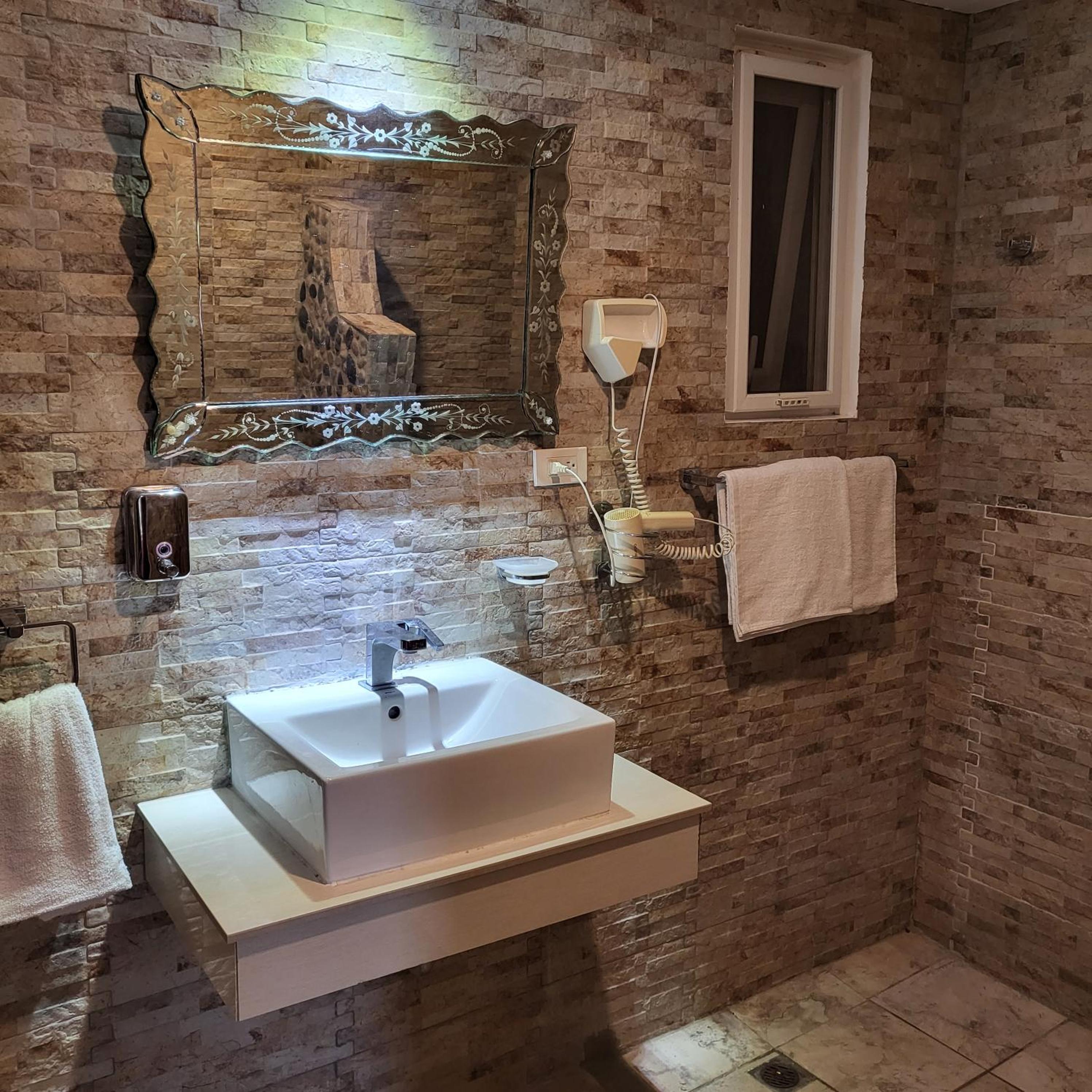 Deluxe Family Room - Photo 2
