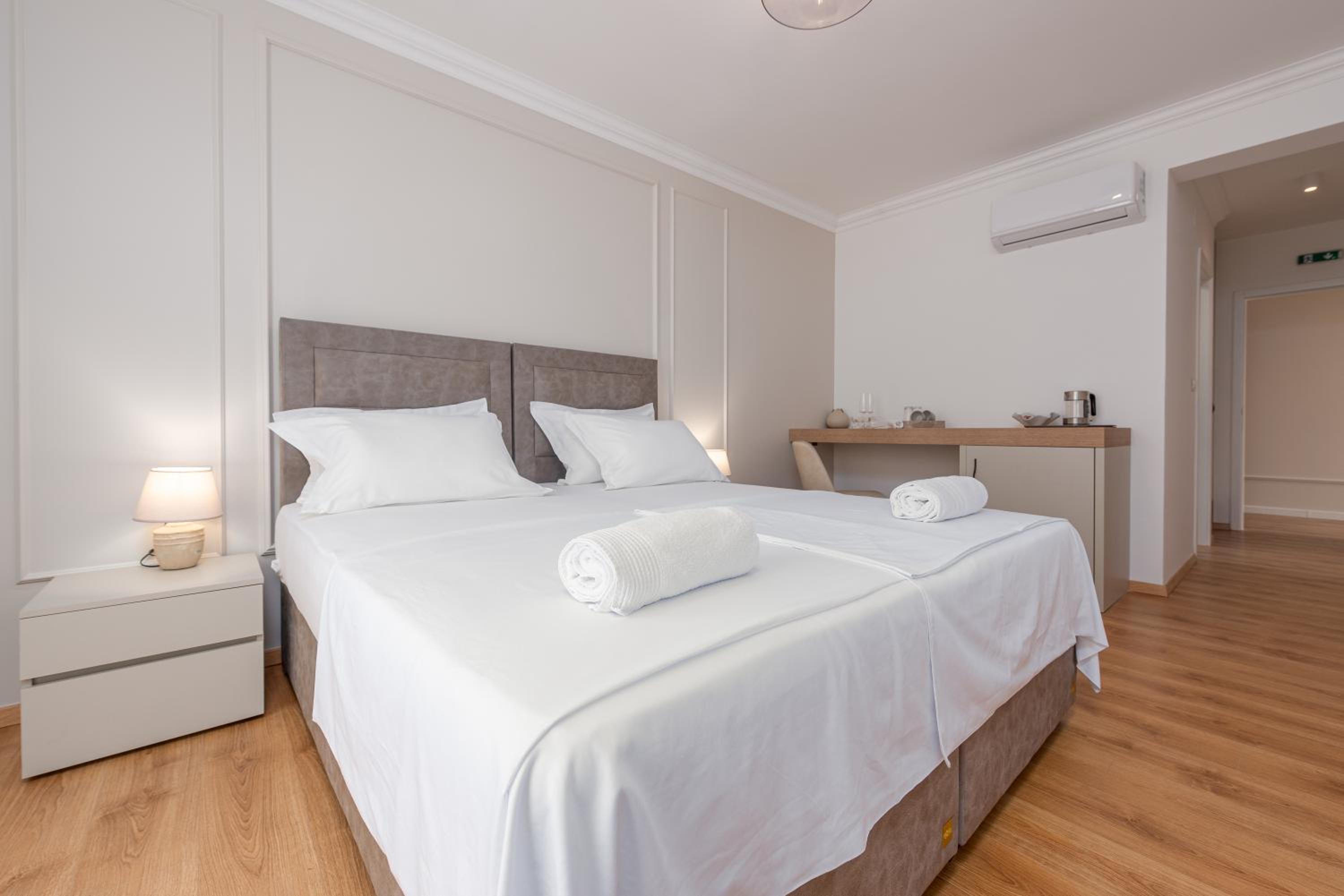 Deluxe Double or Twin Room photo 3