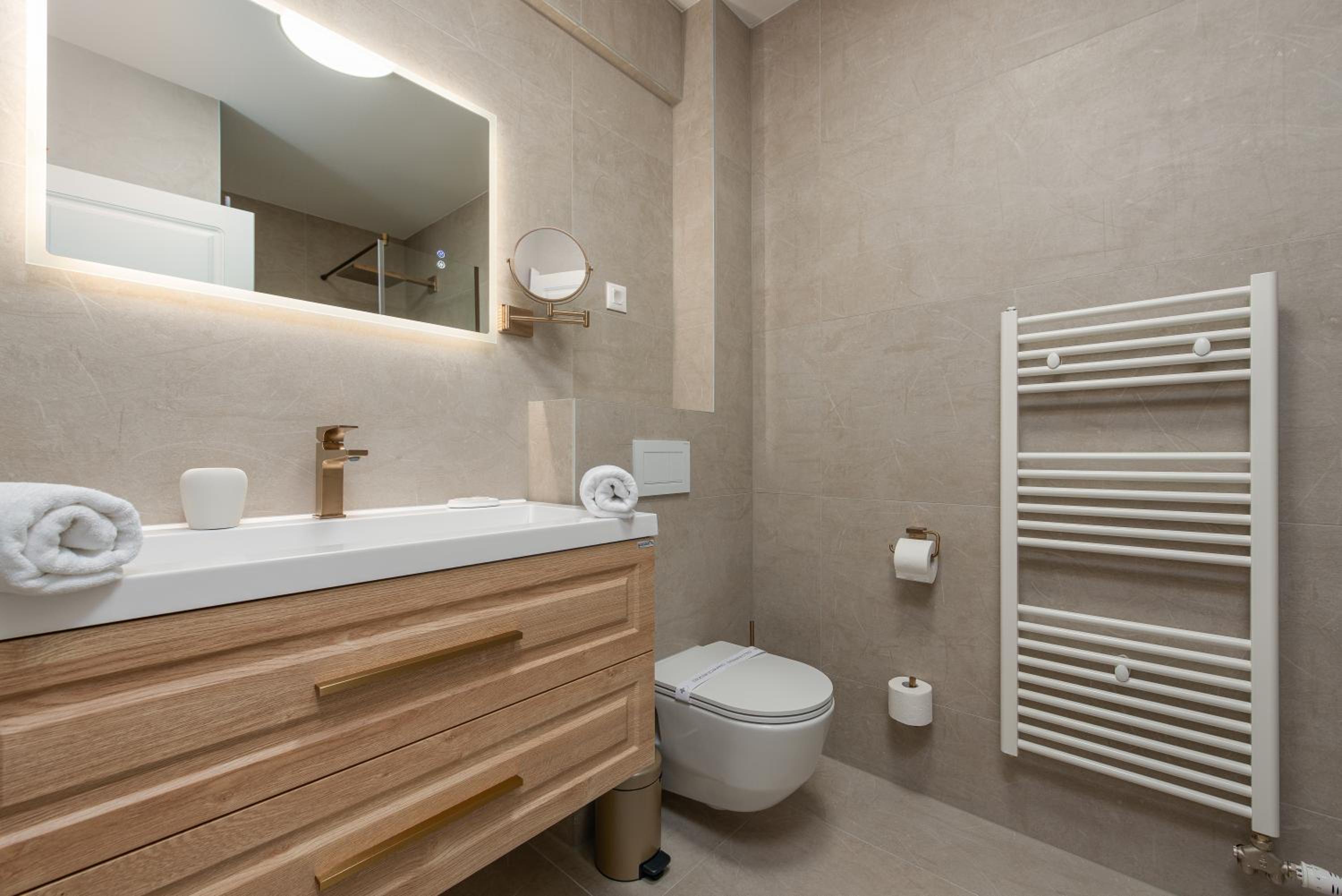 Deluxe Double or Twin Room photo 3