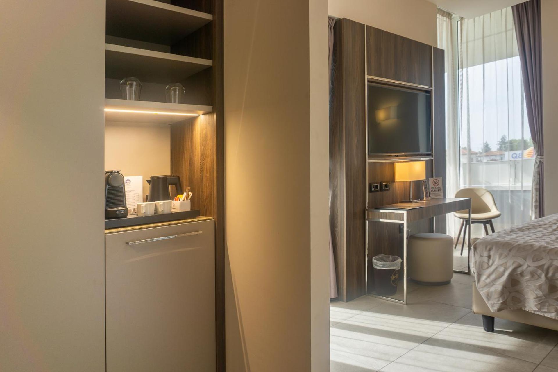 Deluxe King Room - Photo 27