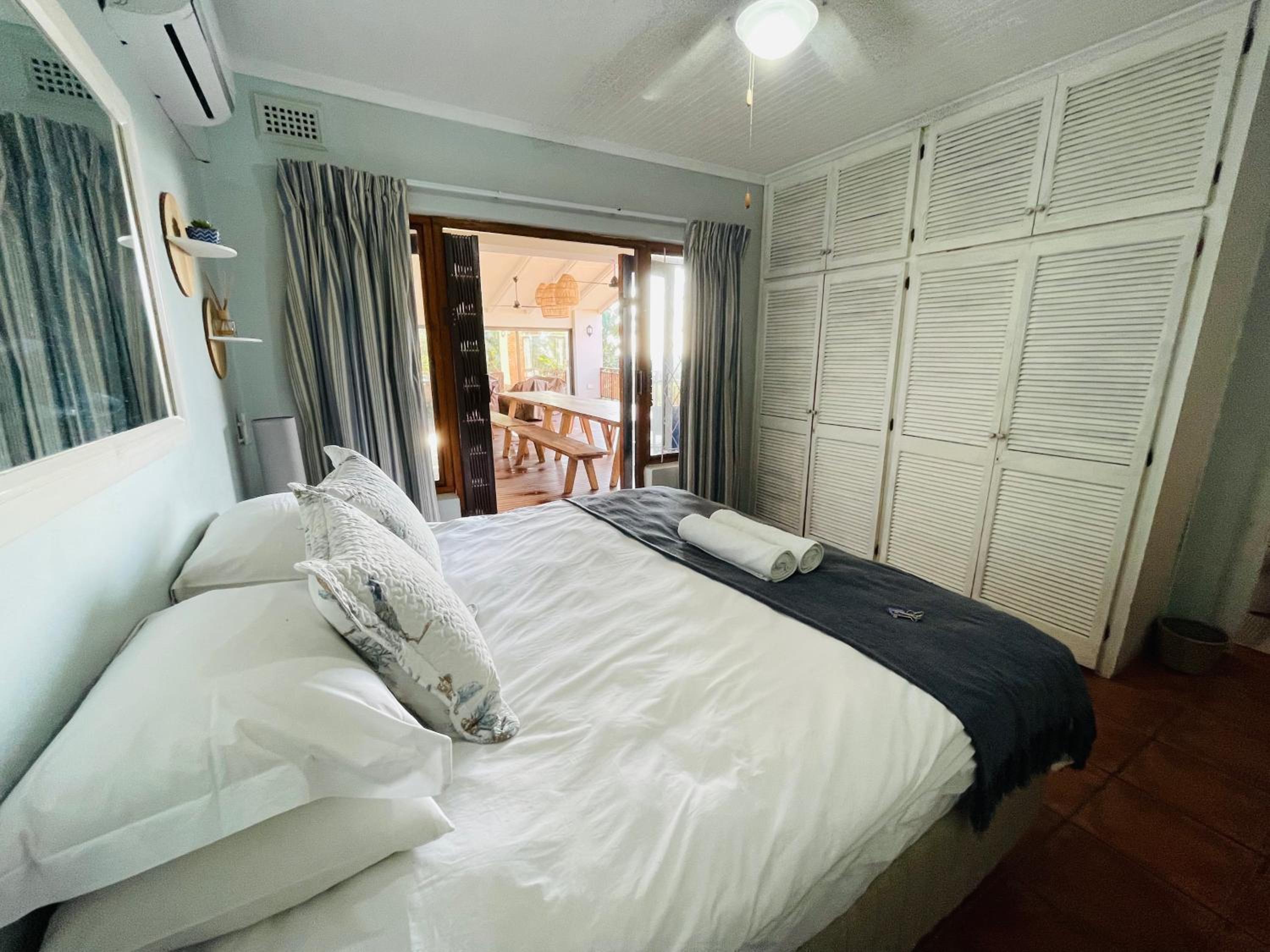 Five-Bedroom House photo 3